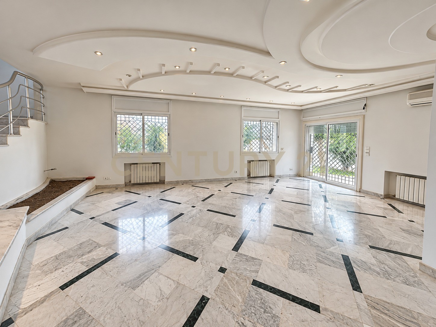 Villa S+6 à vendre à La Soukra - 500 m² – photo 1 sur 13