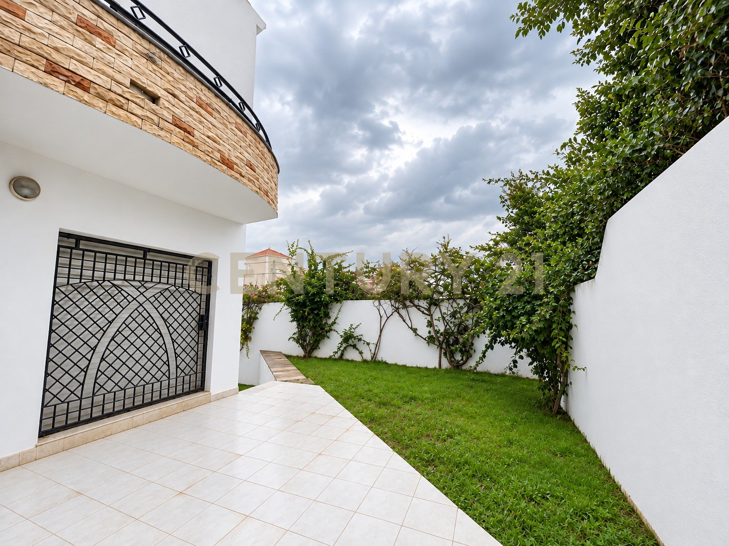 Villa S+6 à vendre à La Soukra - 500 m² – photo 2 sur 13