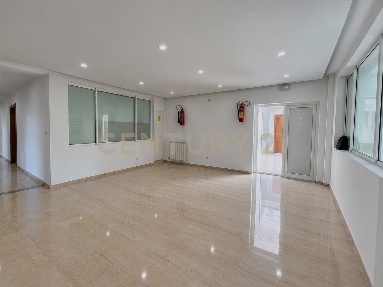 Bureau à louer à Charguia 2 - 301 m² – photo 1 sur 10