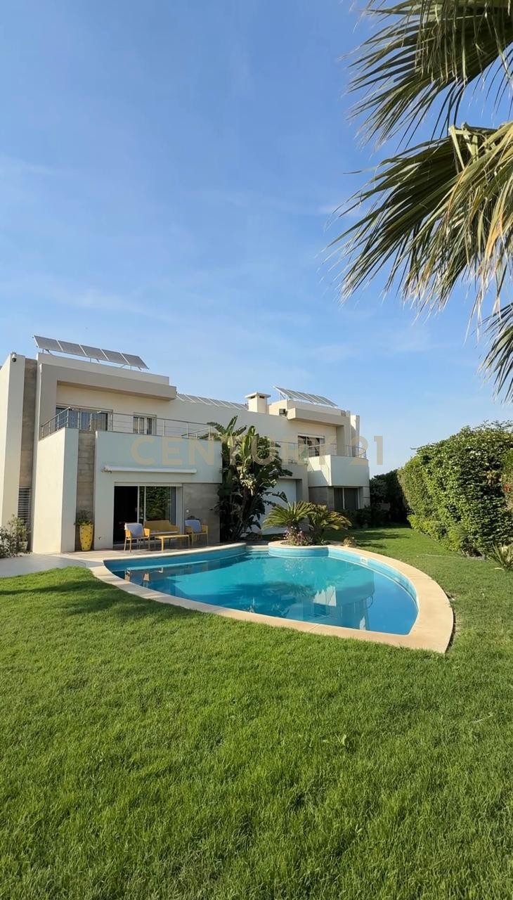 Villa S+5 à vendre à Cité El Mahrsi 3 - 530 m² – photo 1 sur 10