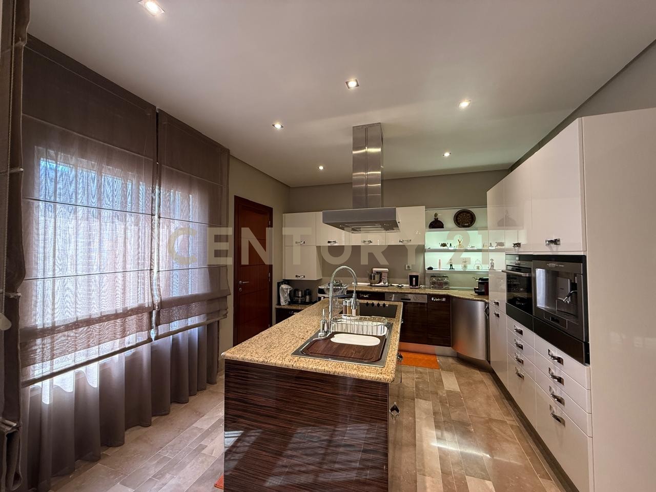 Villa S+5 à vendre à Cité El Mahrsi 3 - 530 m² – photo 3 sur 10