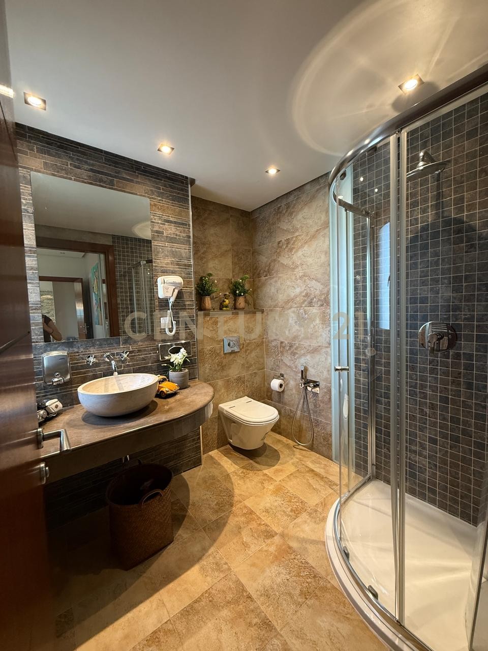 Villa S+5 à vendre à Cité El Mahrsi 3 - 530 m² – photo 9 sur 10