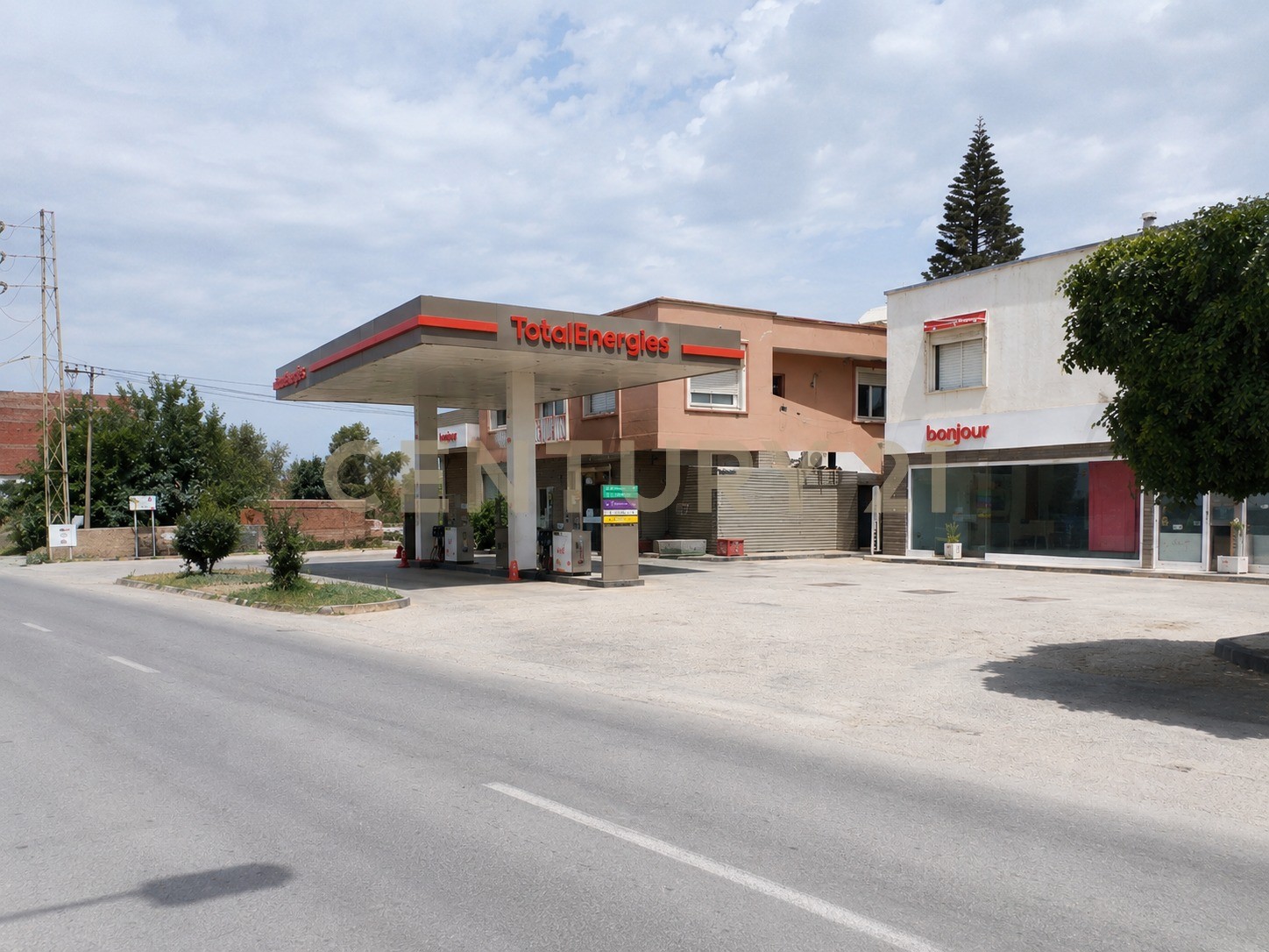 Local Commercial à vendre à Bou Argoub - 900 m²