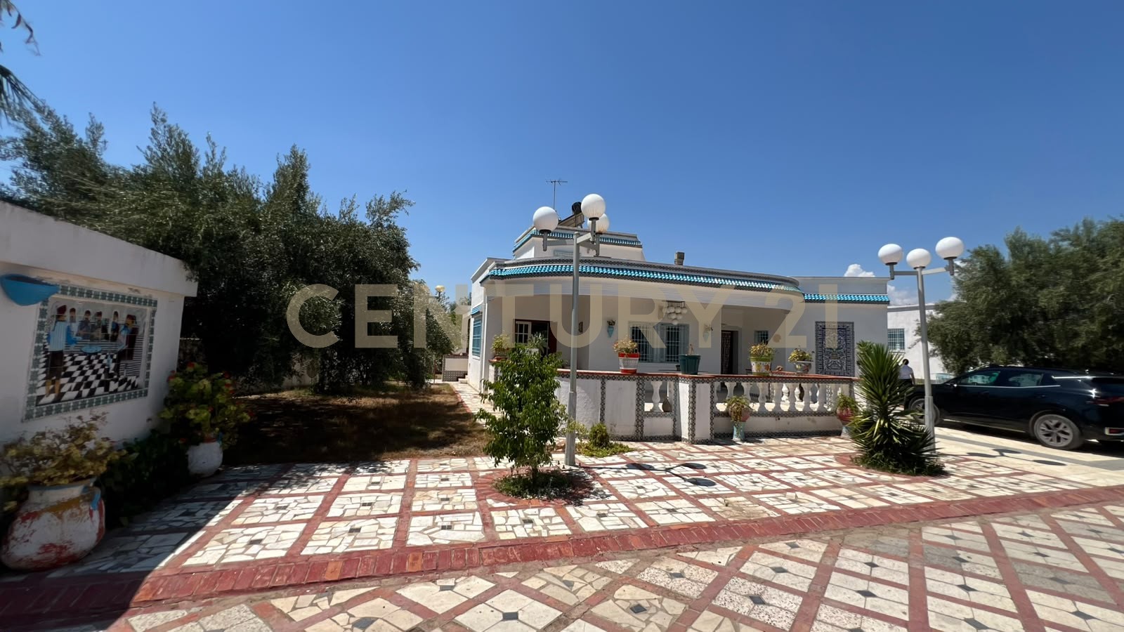 À VENDRE:PROPRIÉTÉ À FORT POTENTIEL – 6 767 M² : VILLA + 3 HANGARS – HENCHIR EL HAOUARIA- NABEUL