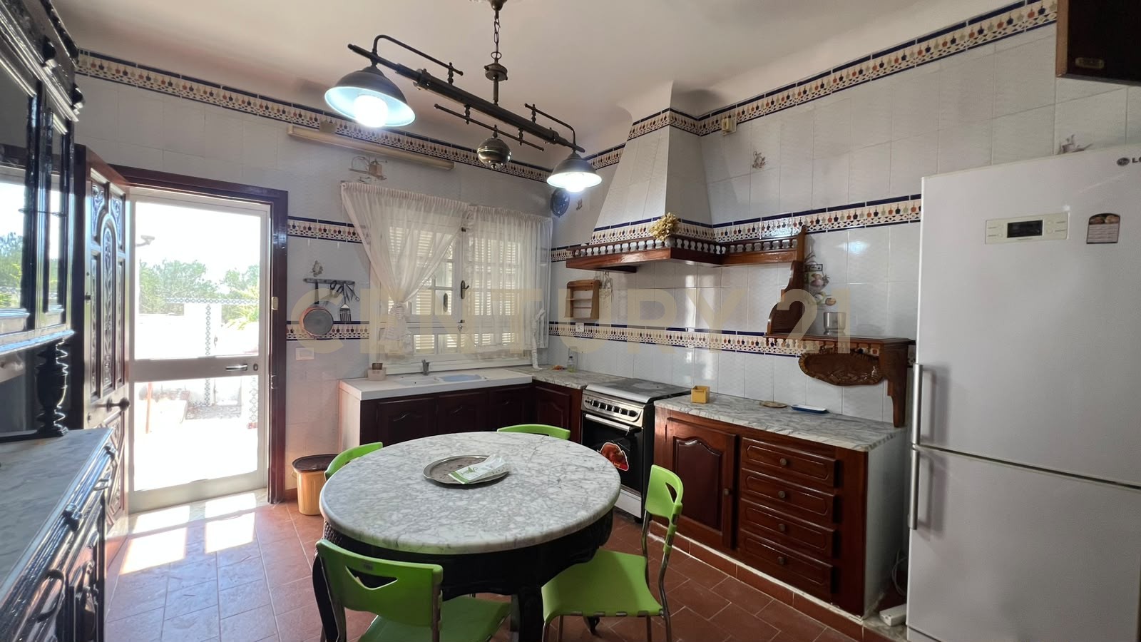 À VENDRE:PROPRIÉTÉ À FORT POTENTIEL – 6 767 M² : VILLA + 3 HANGARS – HENCHIR EL HAOUARIA- NABEUL