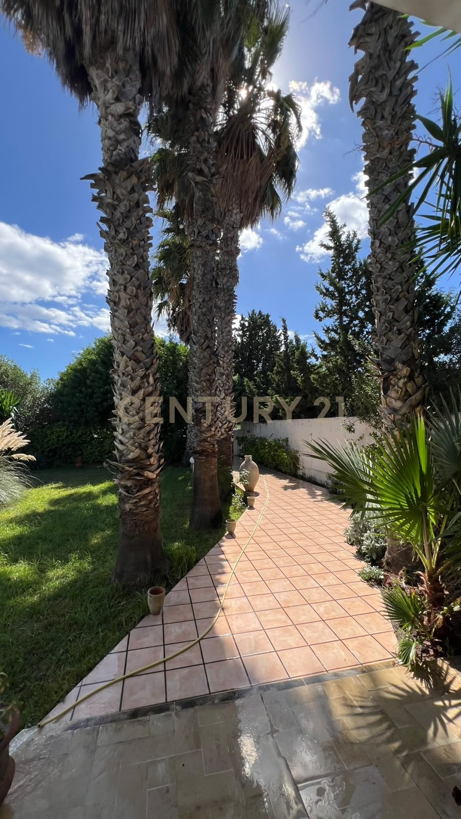 À vendre villa S+4 Cité El Mahrsi 2