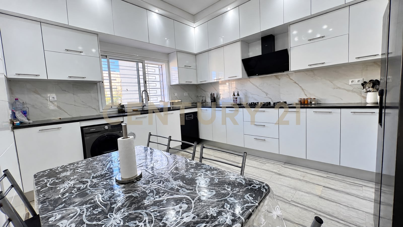 À LOUER VILLA S+4 MEUBLÉE AVEC PISCINE À HAMMAMET NORD