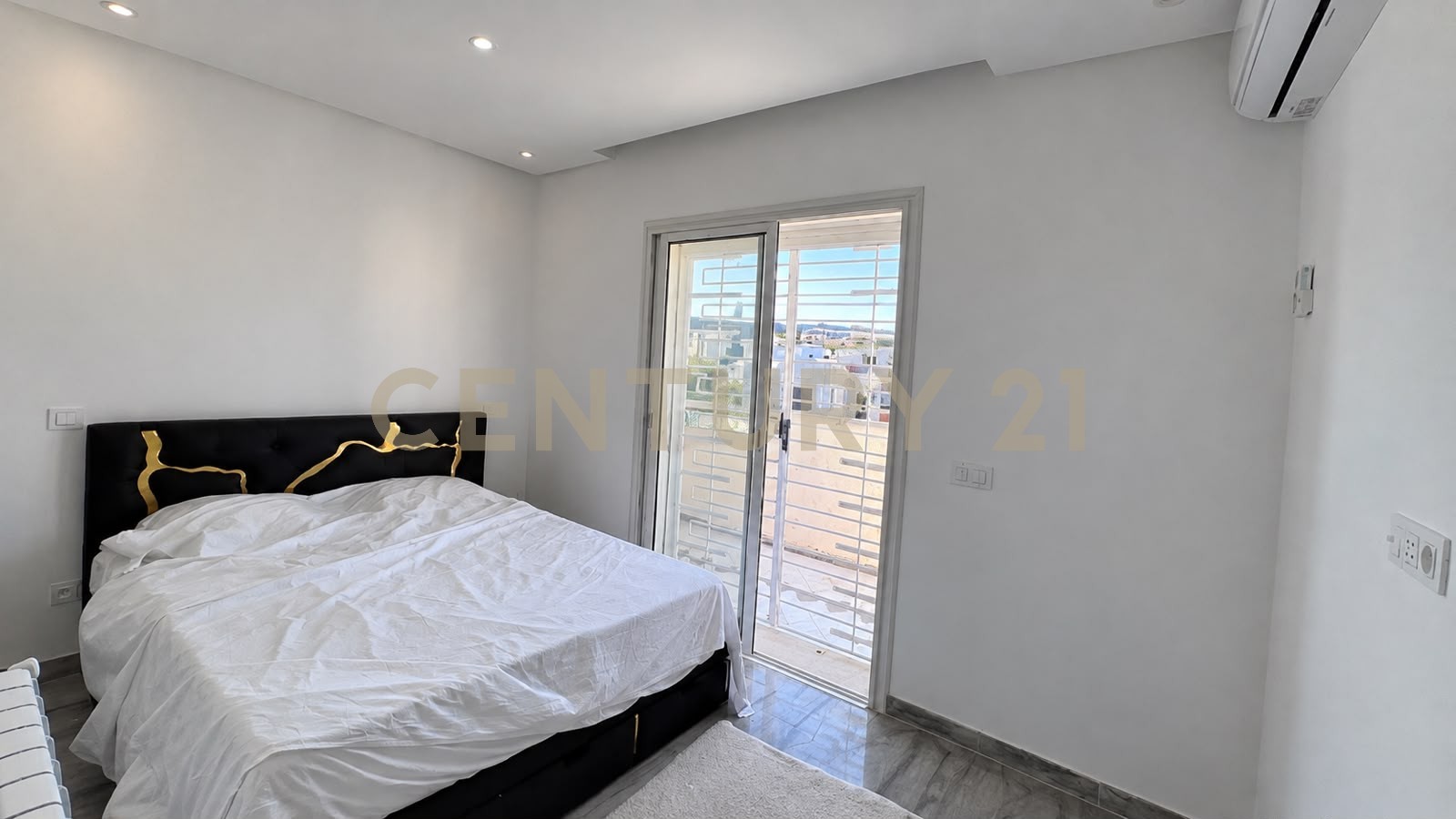 À LOUER VILLA S+4 MEUBLÉE AVEC PISCINE À HAMMAMET NORD