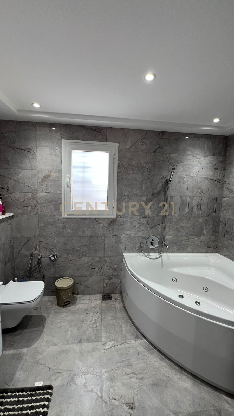 À LOUER VILLA S+4 MEUBLÉE AVEC PISCINE À HAMMAMET NORD