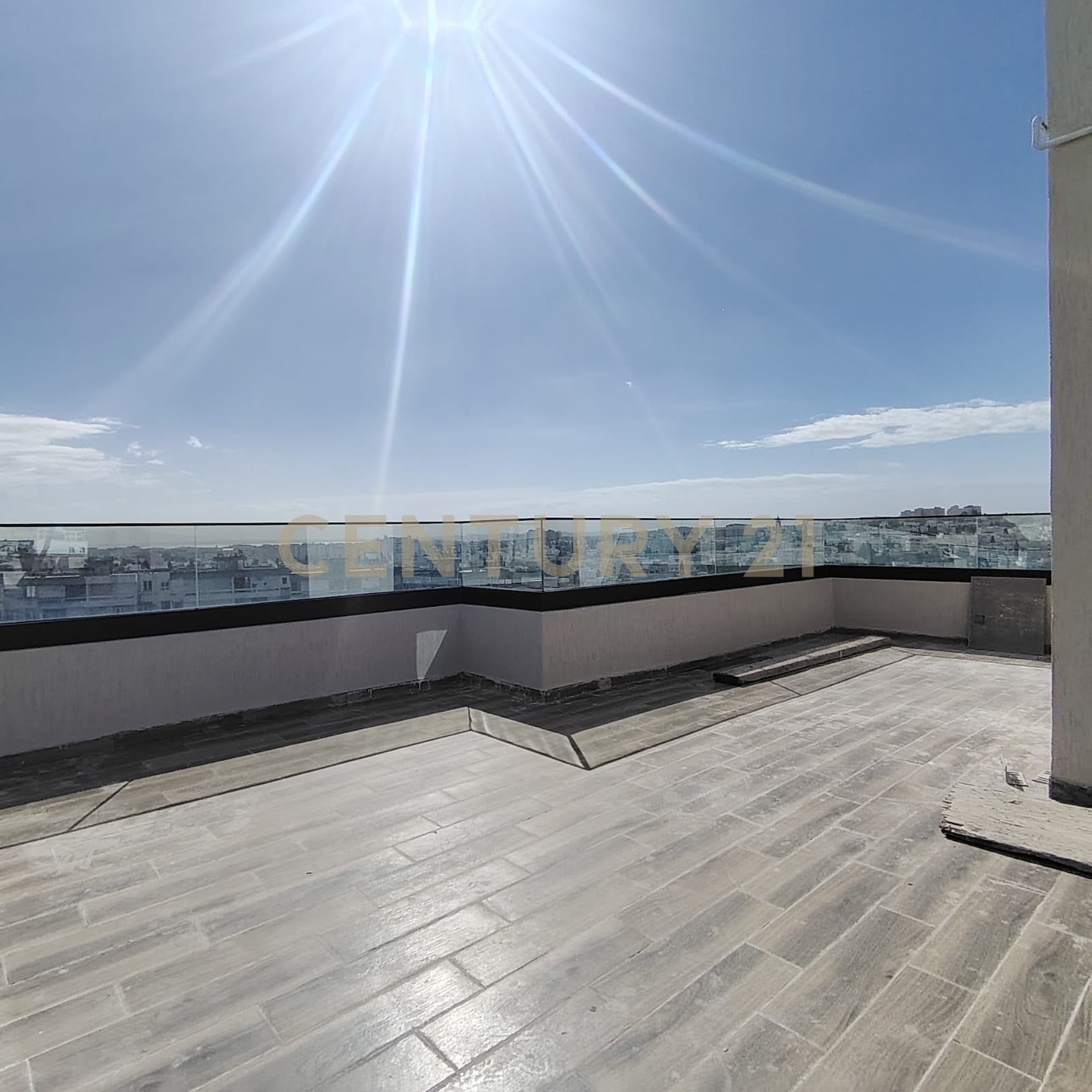 À vendre un appartement S+3 Direct Promoteur situé à Cite Ennasr 1