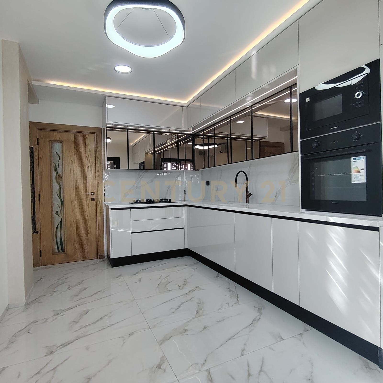 À vendre un appartement S+3 Direct Promoteur situé à Cite Ennasr 1