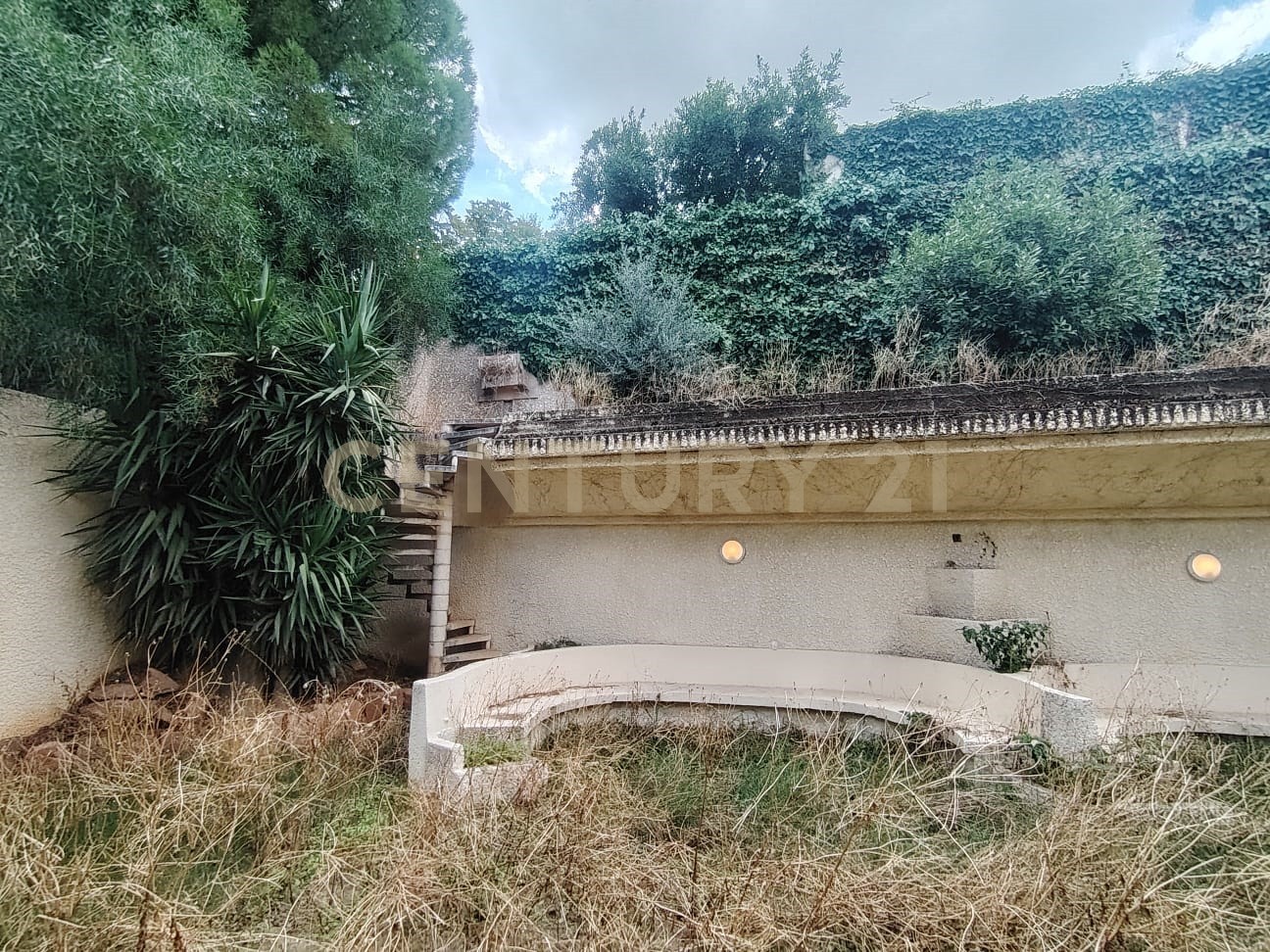 À vendre villa 2S+5 El Menzah 6