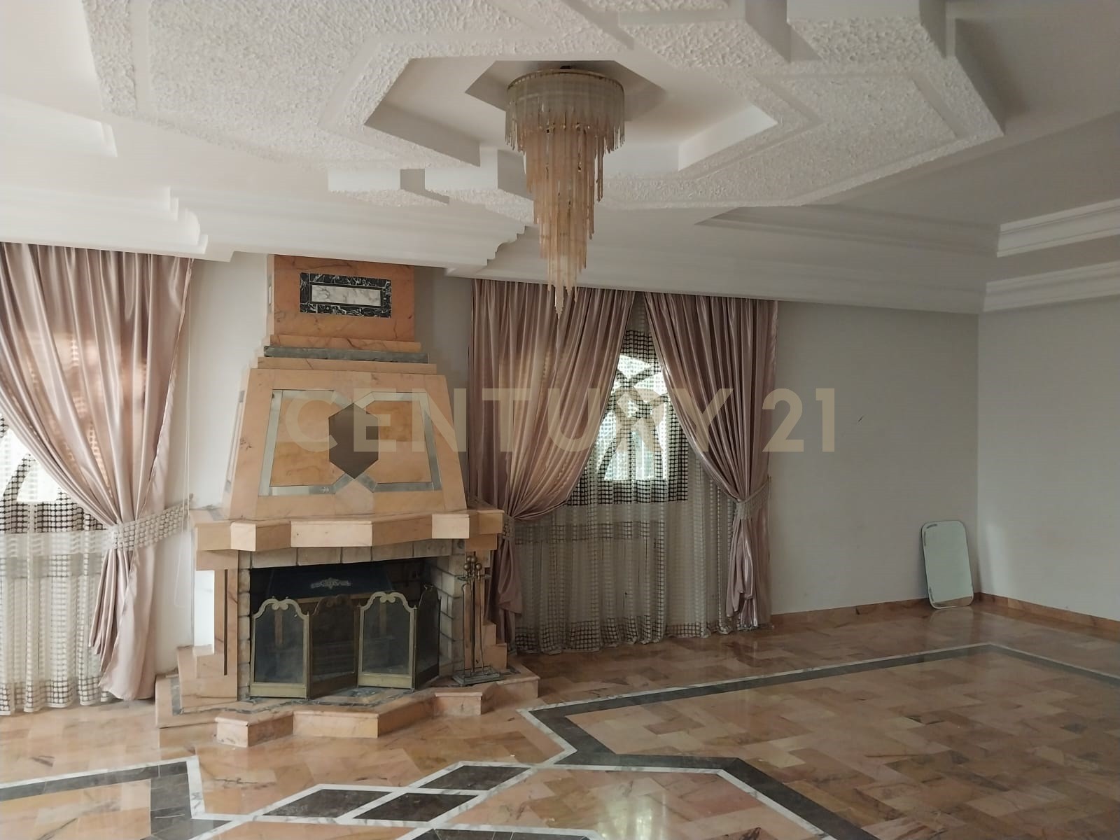À vendre villa 2S+5 El Menzah 6