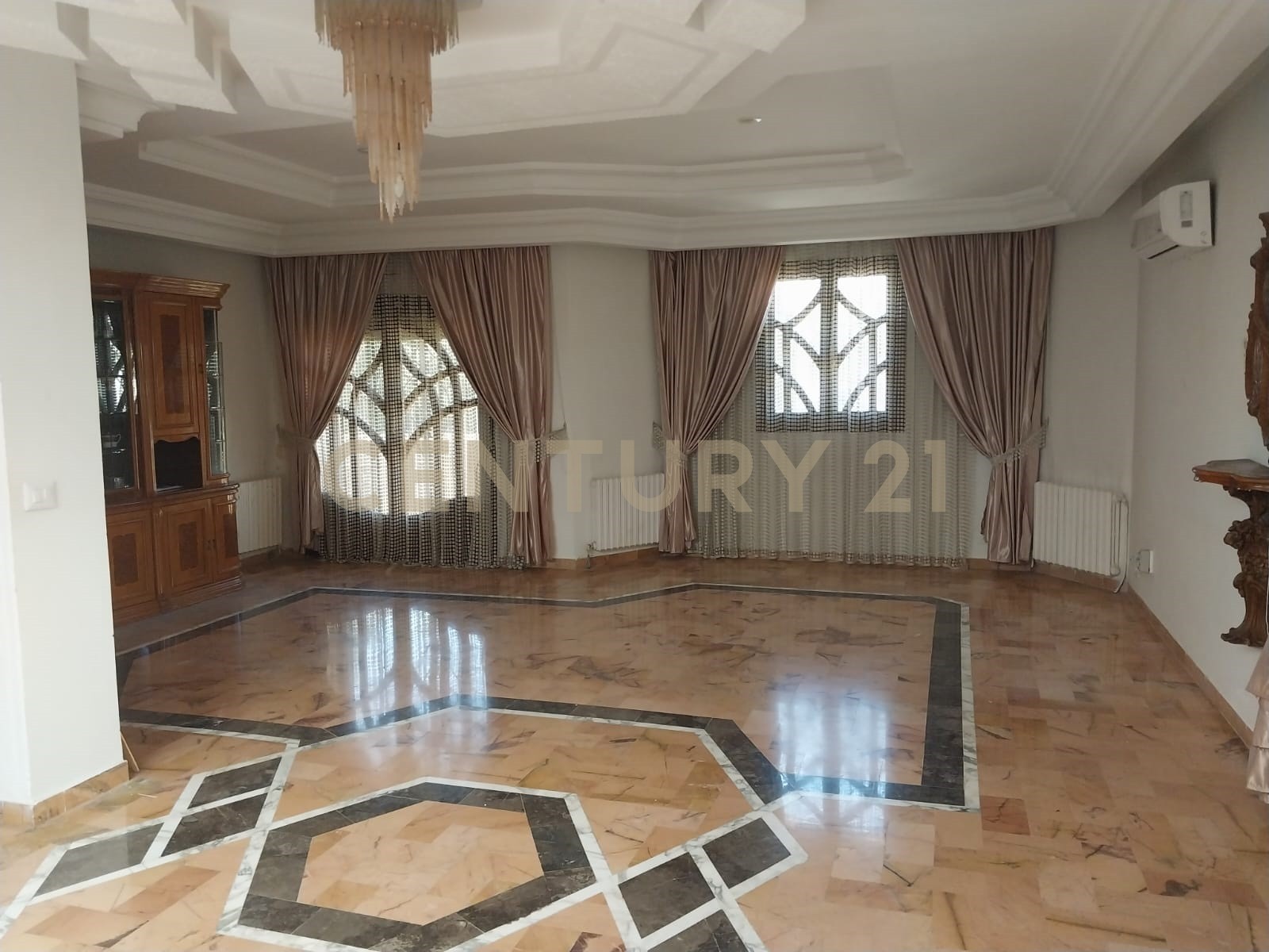 À vendre villa 2S+5 El Menzah 6