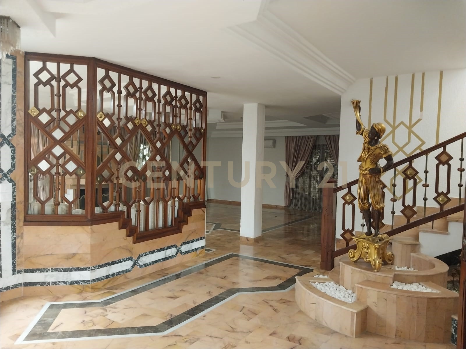 À vendre villa 2S+5 El Menzah 6