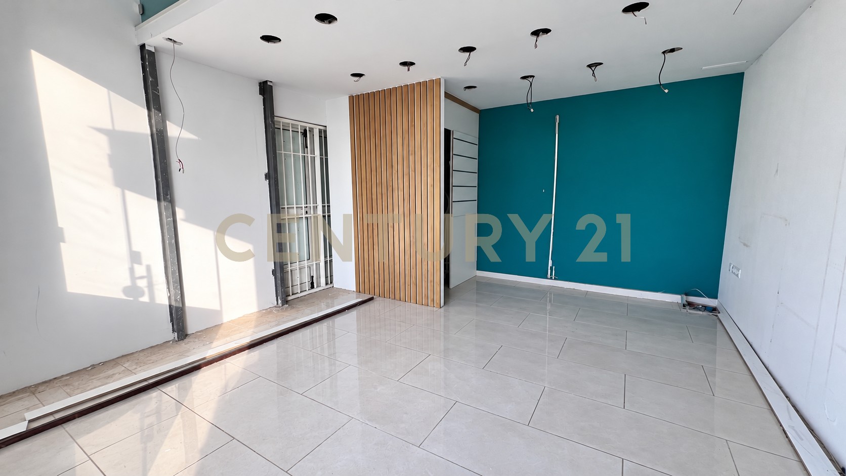 Local Commercial à louer à Cite Ennasr 2 - 50 m² – photo 1 sur 3