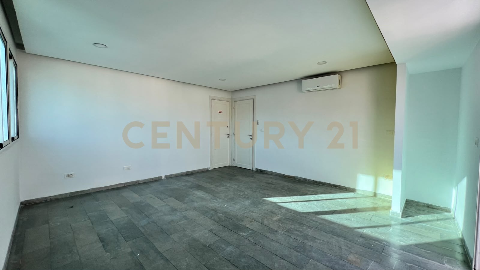 Cabinet médical à louer à Cite Ennasr 2 - 70 m² – photo 1 sur 5