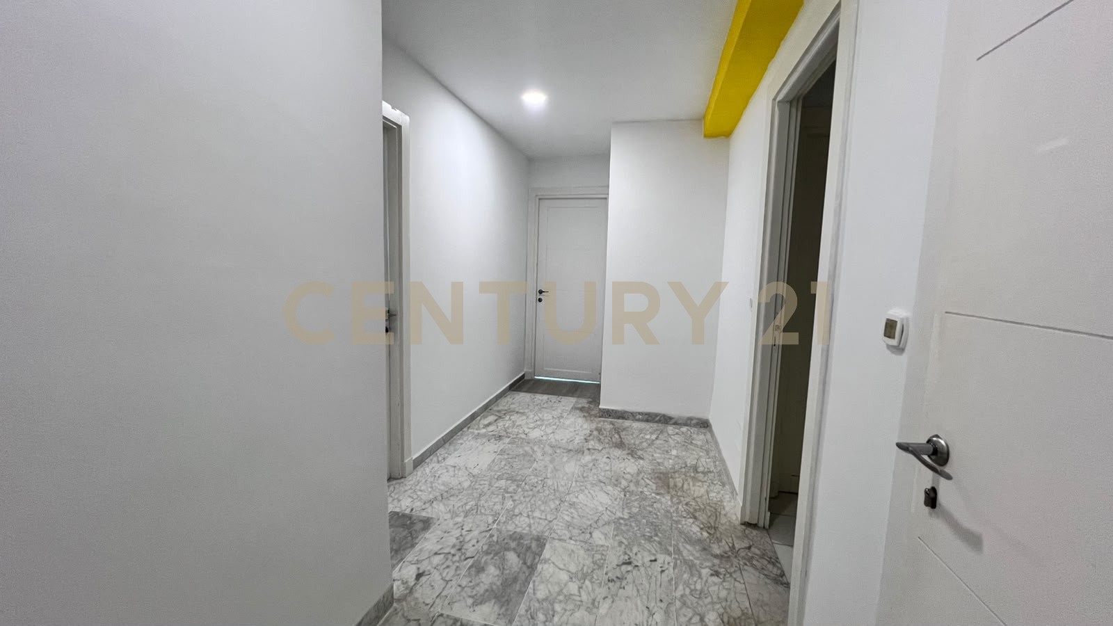 Cabinet médical à louer à Cite Ennasr 2 - 70 m² – photo 2 sur 5
