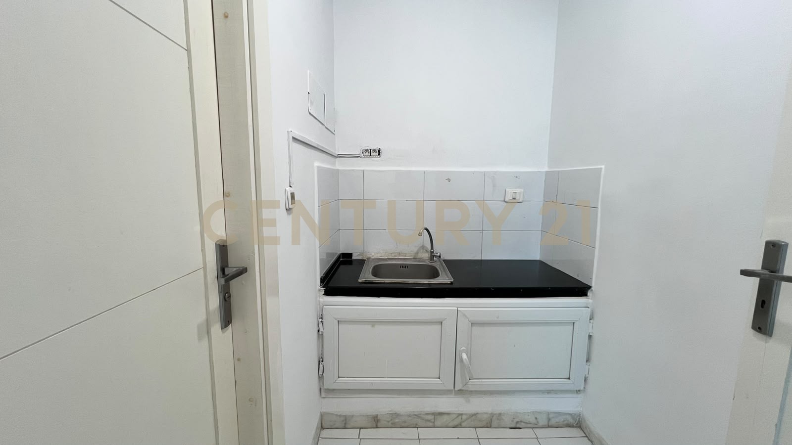 Cabinet médical à louer à Cite Ennasr 2 - 70 m² – photo 4 sur 5