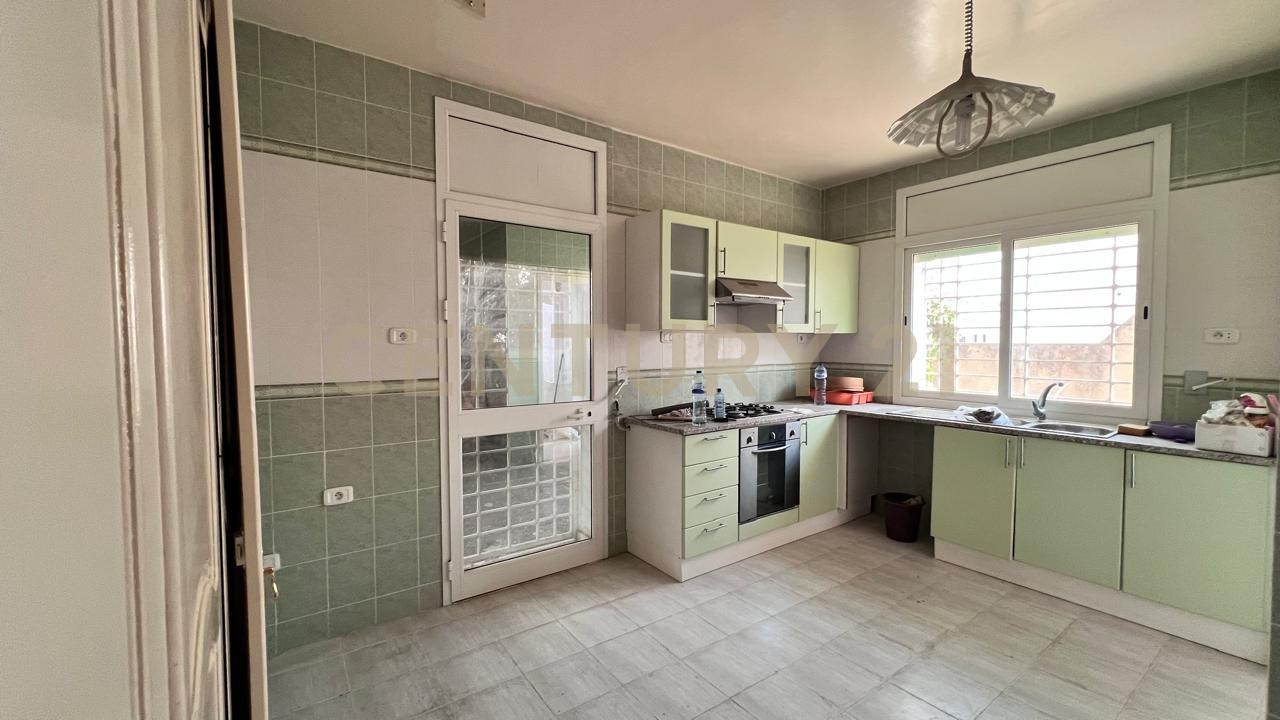 Villa S+4 à vendre à El Menzah 9 - 257 m² – photo 3 sur 6