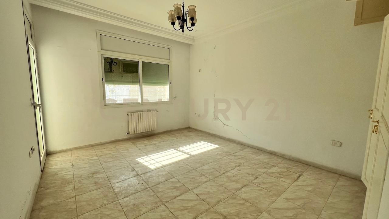 Villa S+4 à vendre à El Menzah 9 - 257 m² – photo 4 sur 6