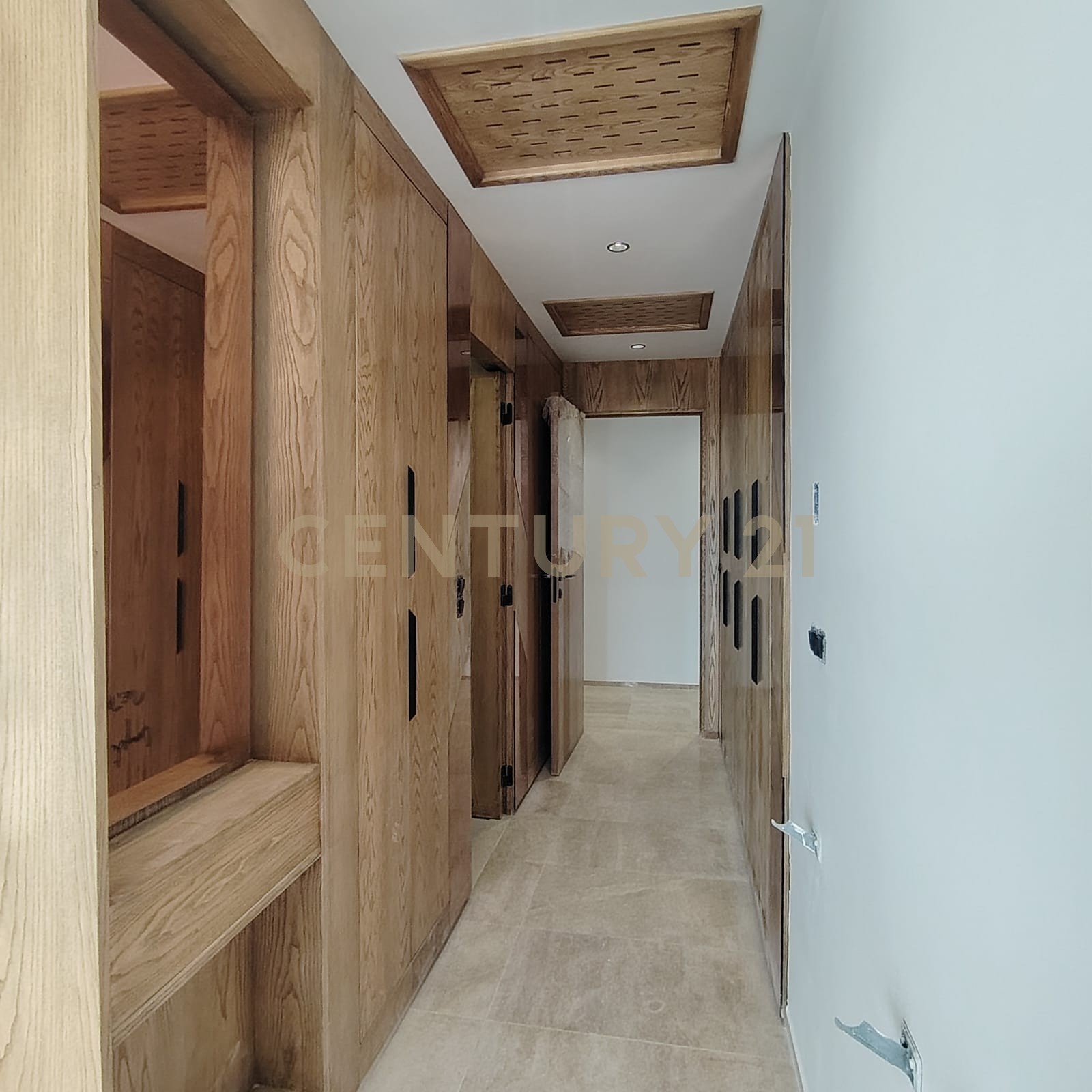 À vendre un appartement S+3 Direct Promoteur situé à Cite Ennasr 1