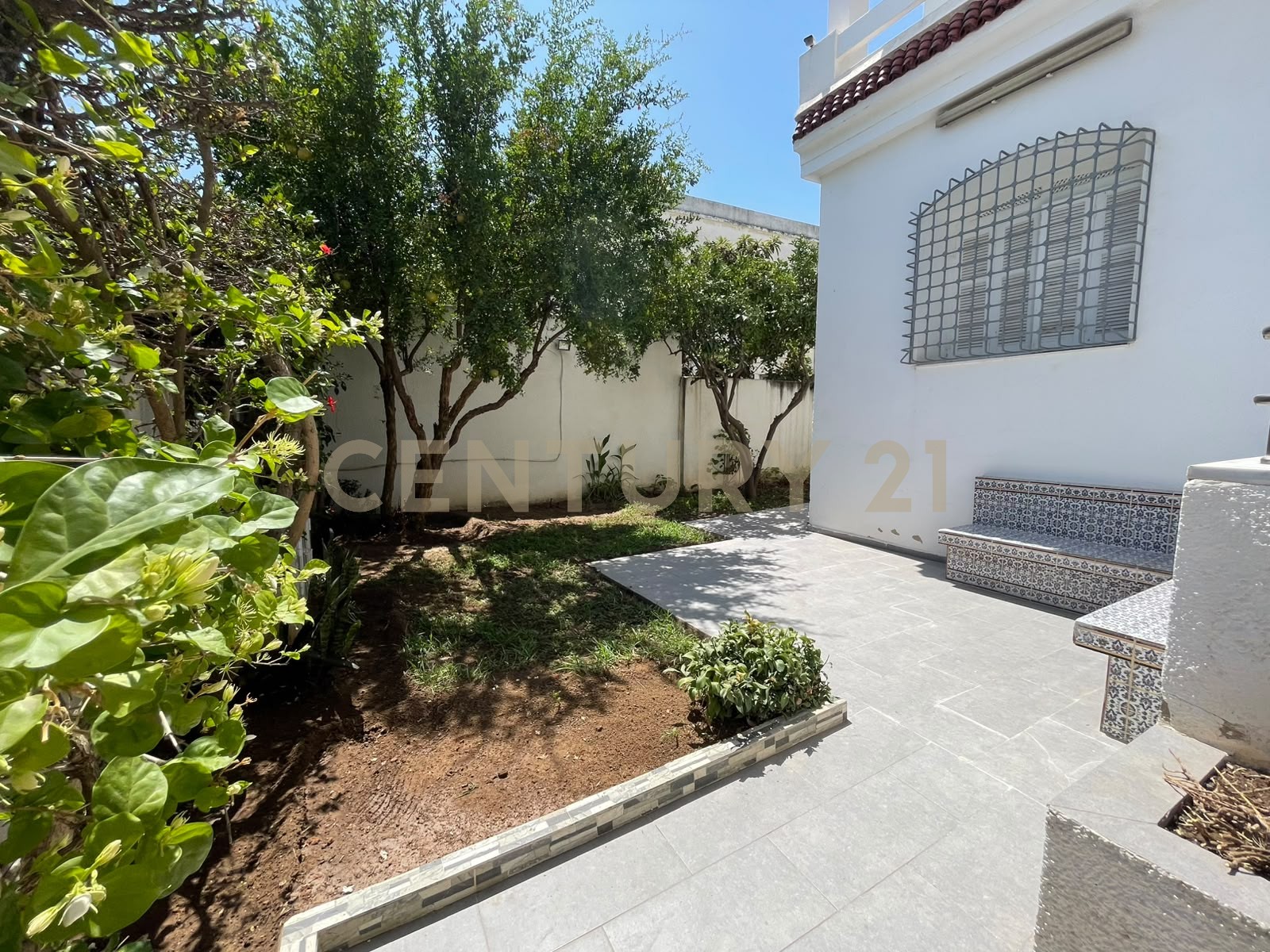 À vendre villa S+5 Cité El Ghazela
