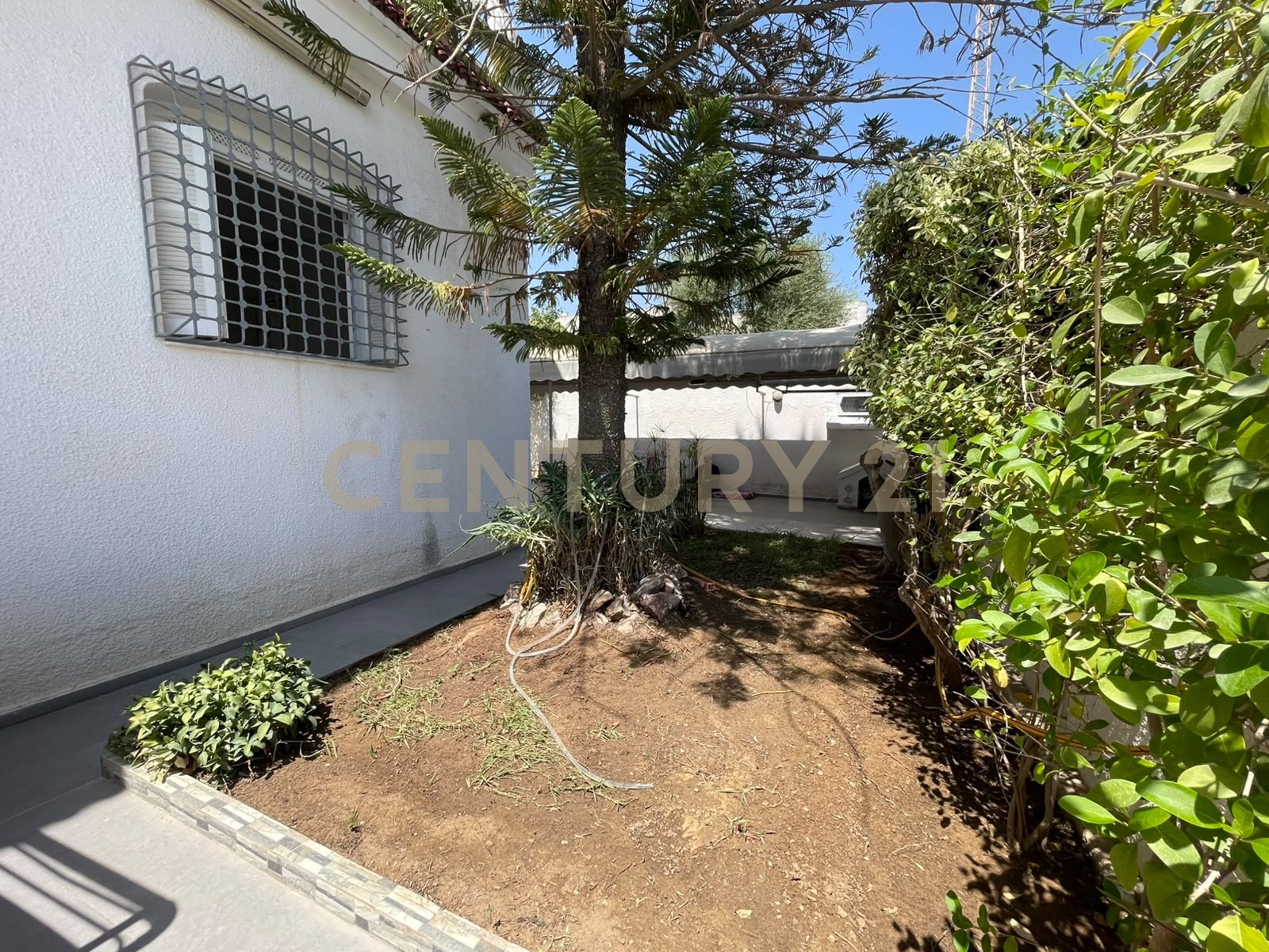 À vendre villa S+5 Cité El Ghazela