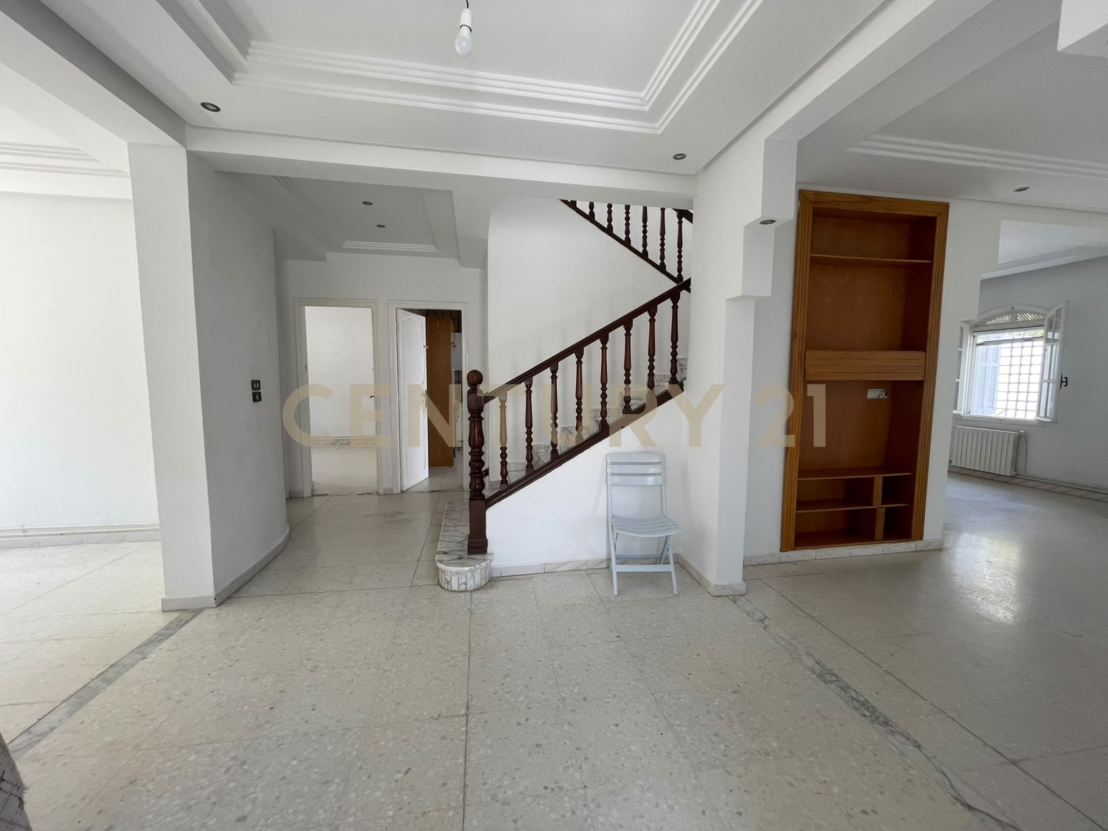 À vendre villa S+5 Cité El Ghazela