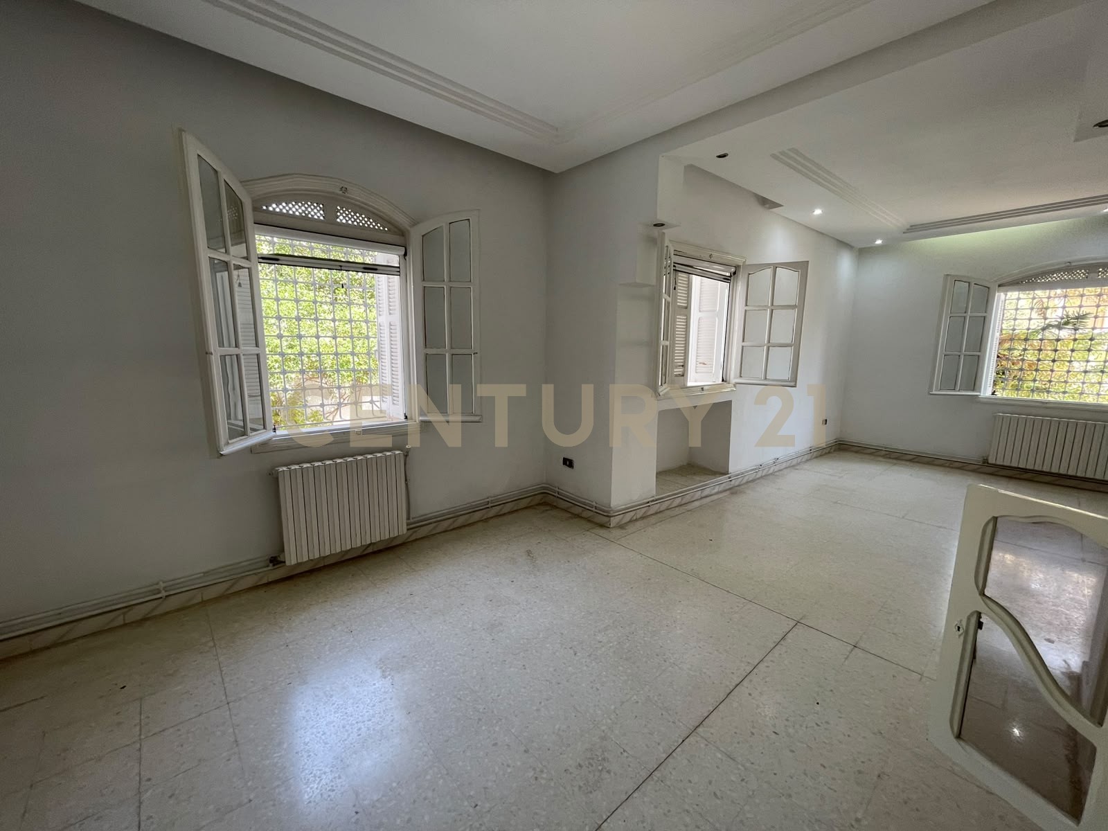 À vendre villa S+5 Cité El Ghazela