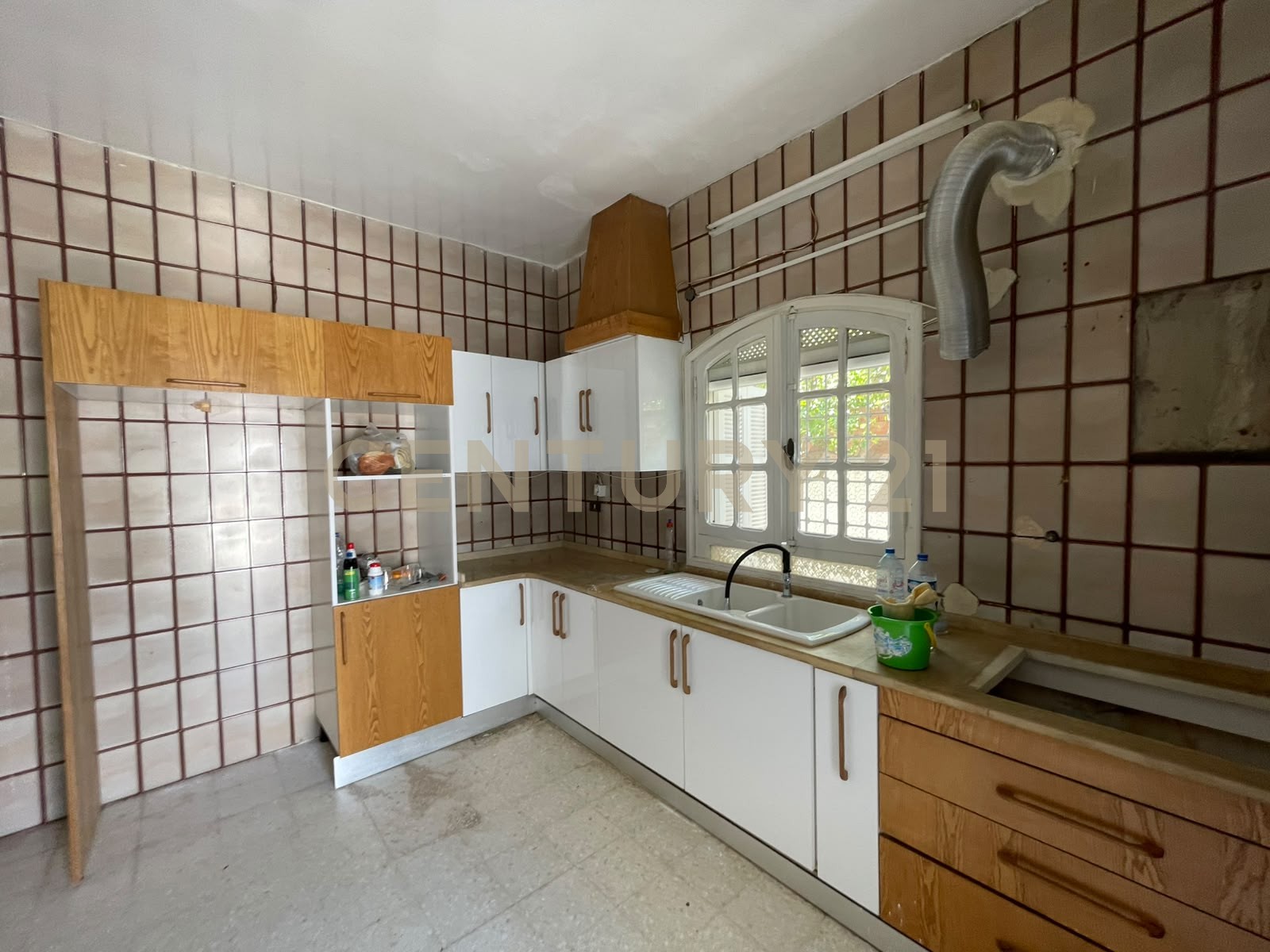 À vendre villa S+5 Cité El Ghazela