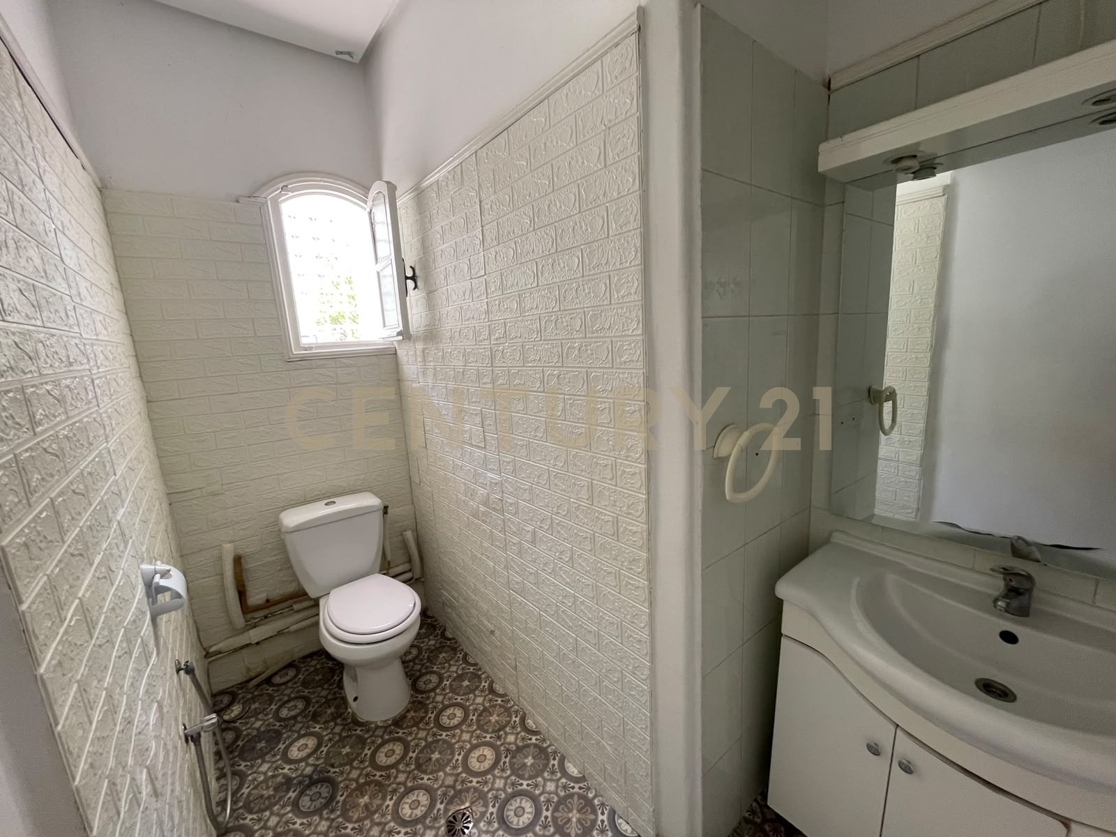 À vendre villa S+5 Cité El Ghazela