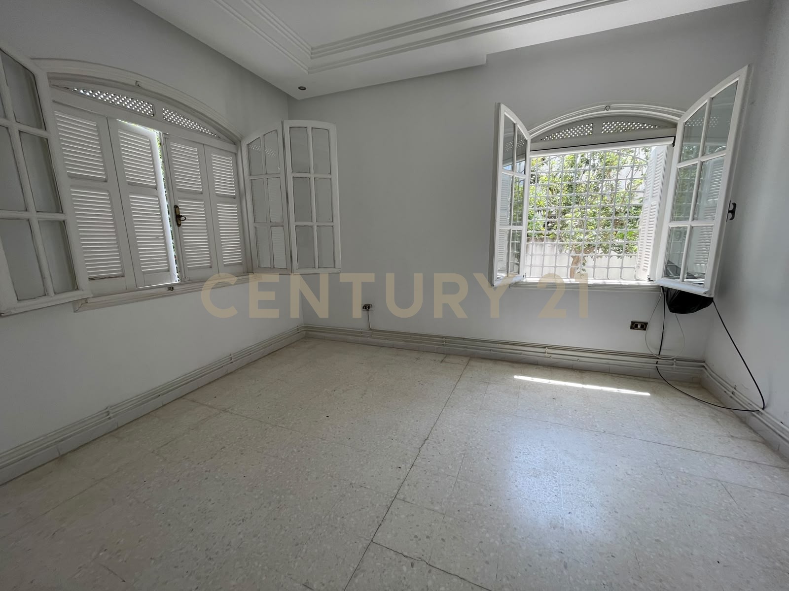 À vendre villa S+5 Cité El Ghazela