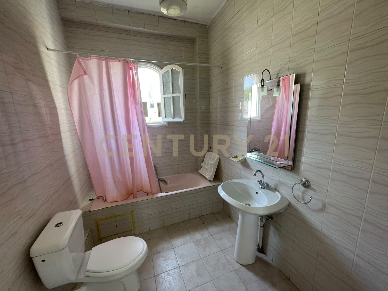 À vendre villa S+5 Cité El Ghazela