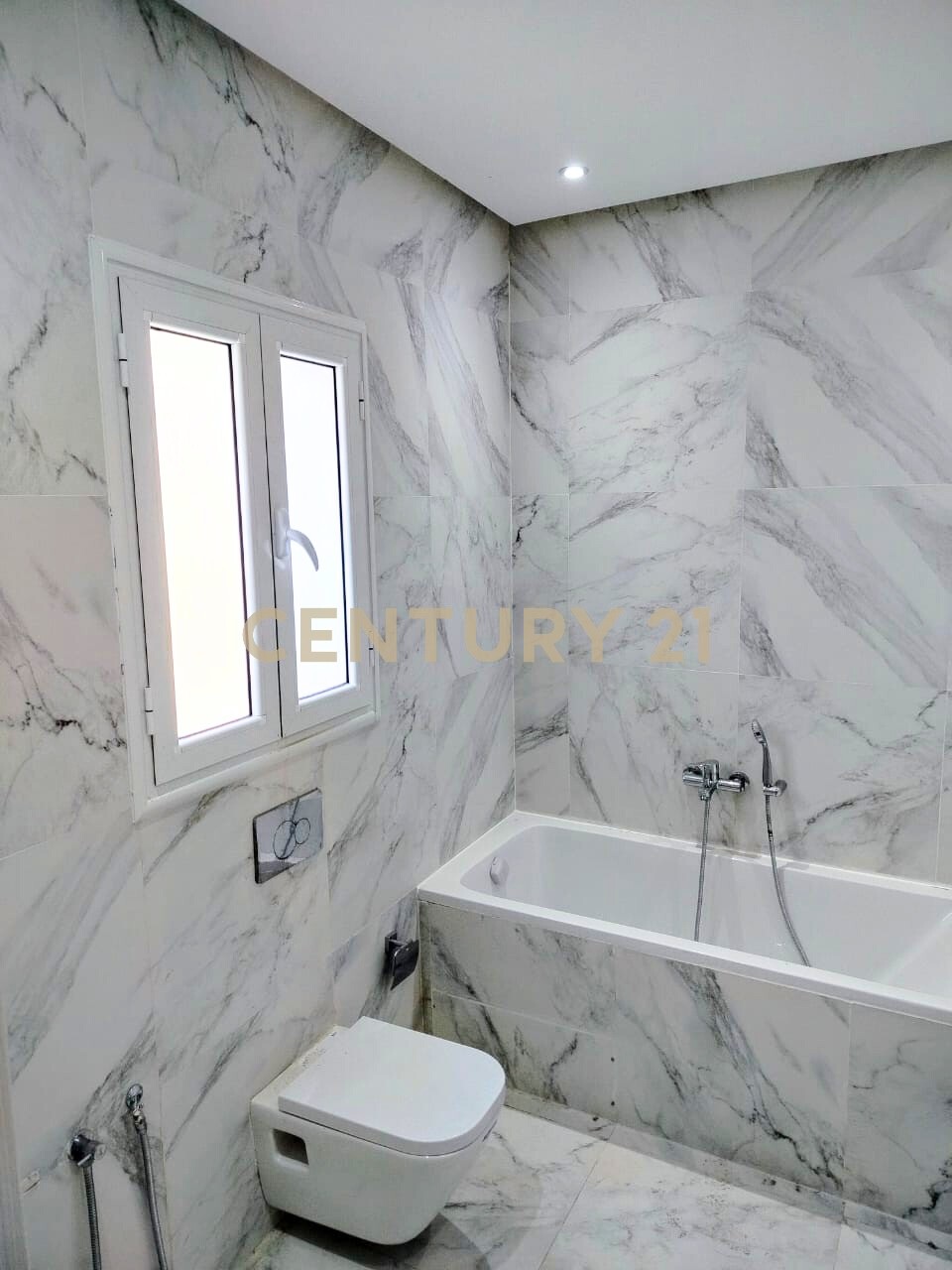 À Vendre en Exclusivité- Appartement S+2 à Gammarth Village
