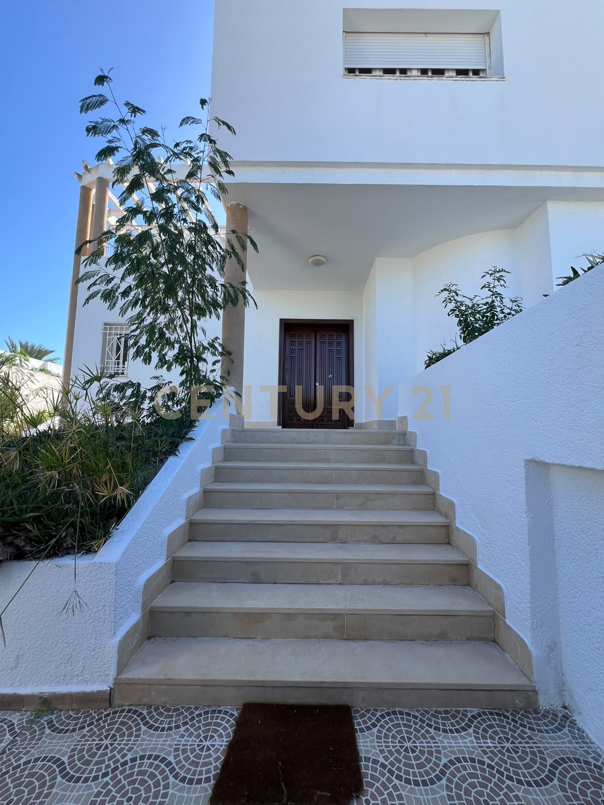 Villa S+3 à louer à Cité Ettabek - 400 m² – photo 1 sur 8