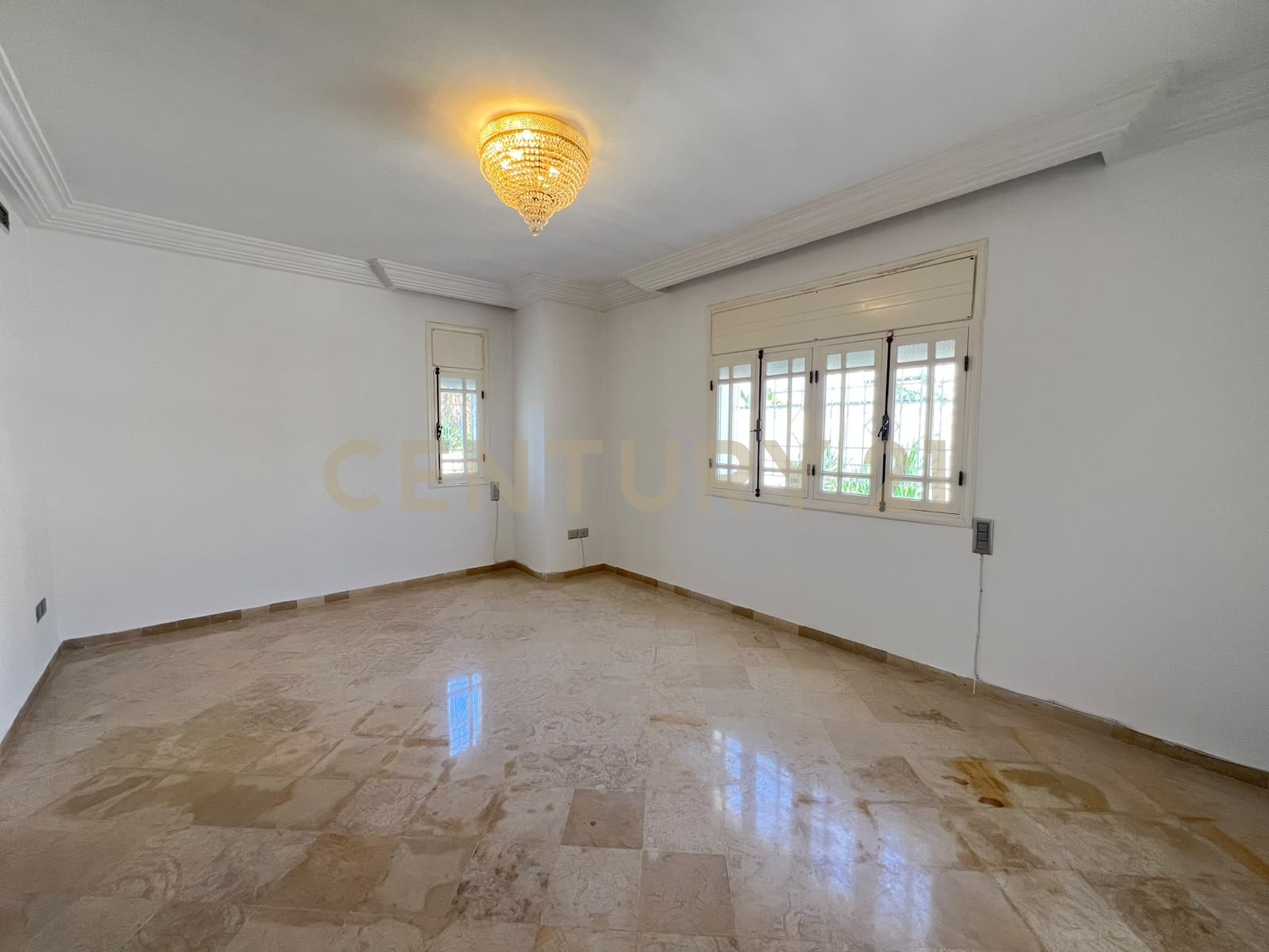 Villa S+3 à louer à Cité Ettabek - 400 m² – photo 3 sur 8