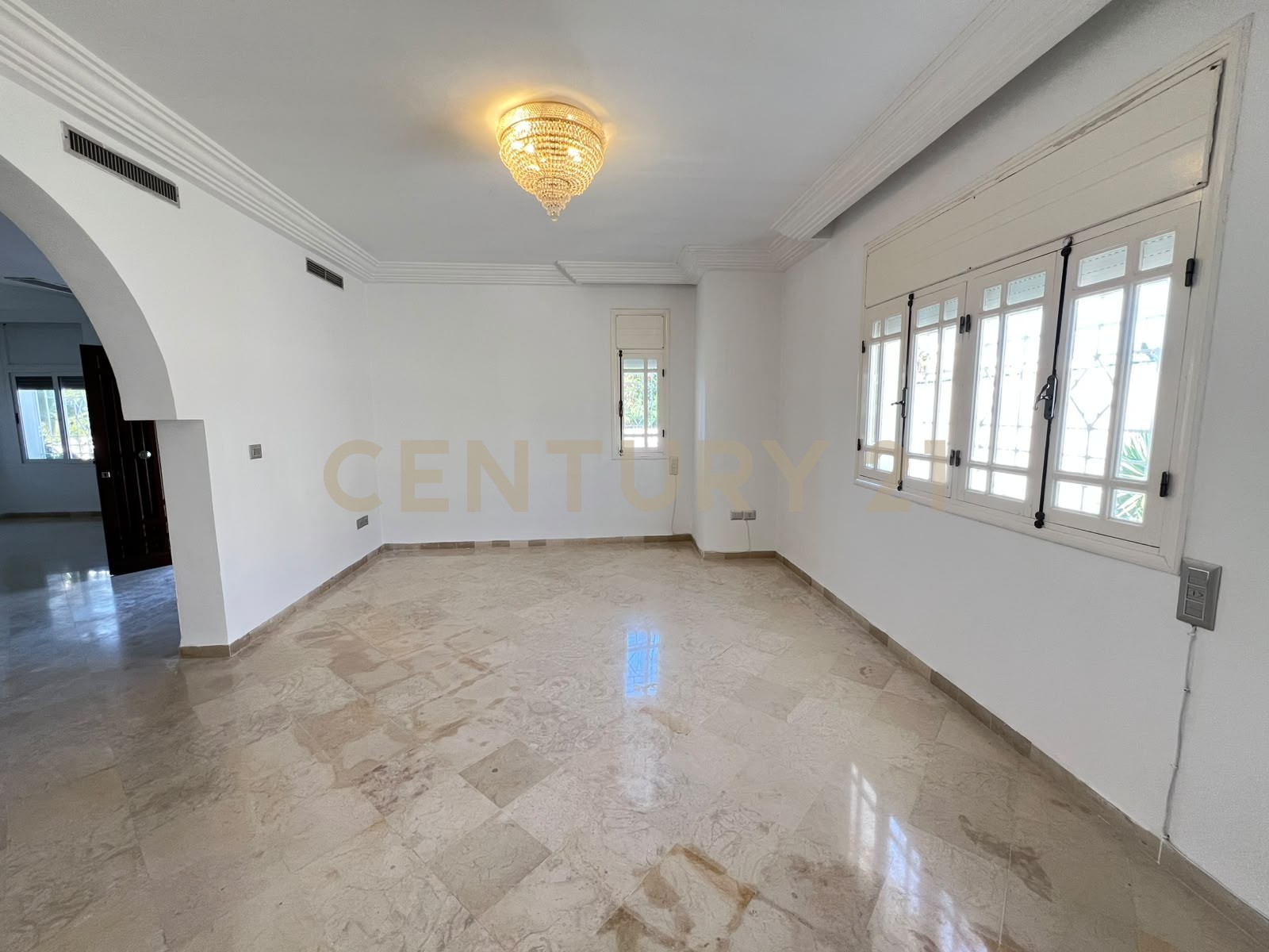 Villa S+3 à louer à Cité Ettabek - 400 m² – photo 4 sur 8