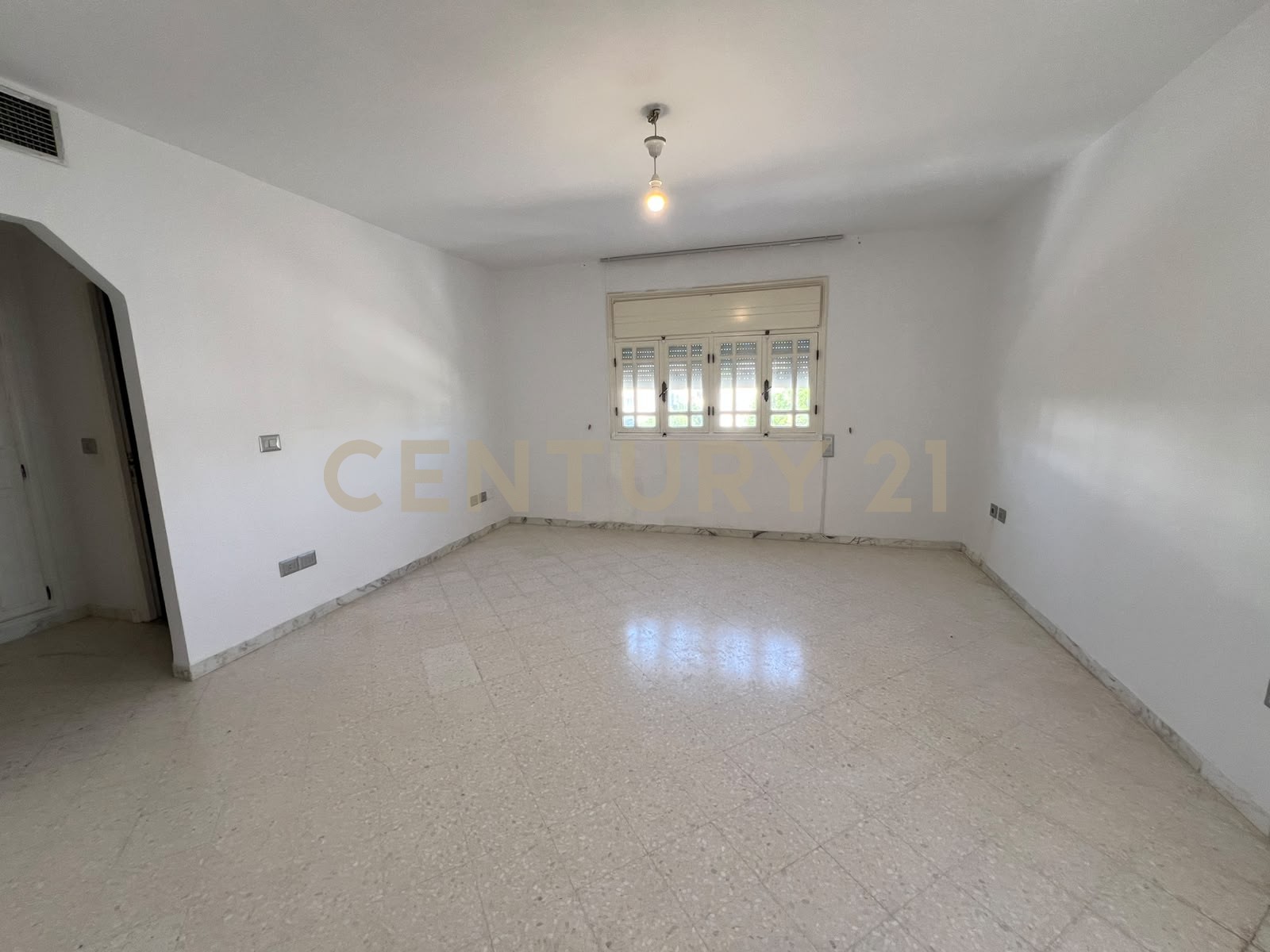 Villa S+3 à louer à Cité Ettabek - 400 m² – photo 6 sur 8