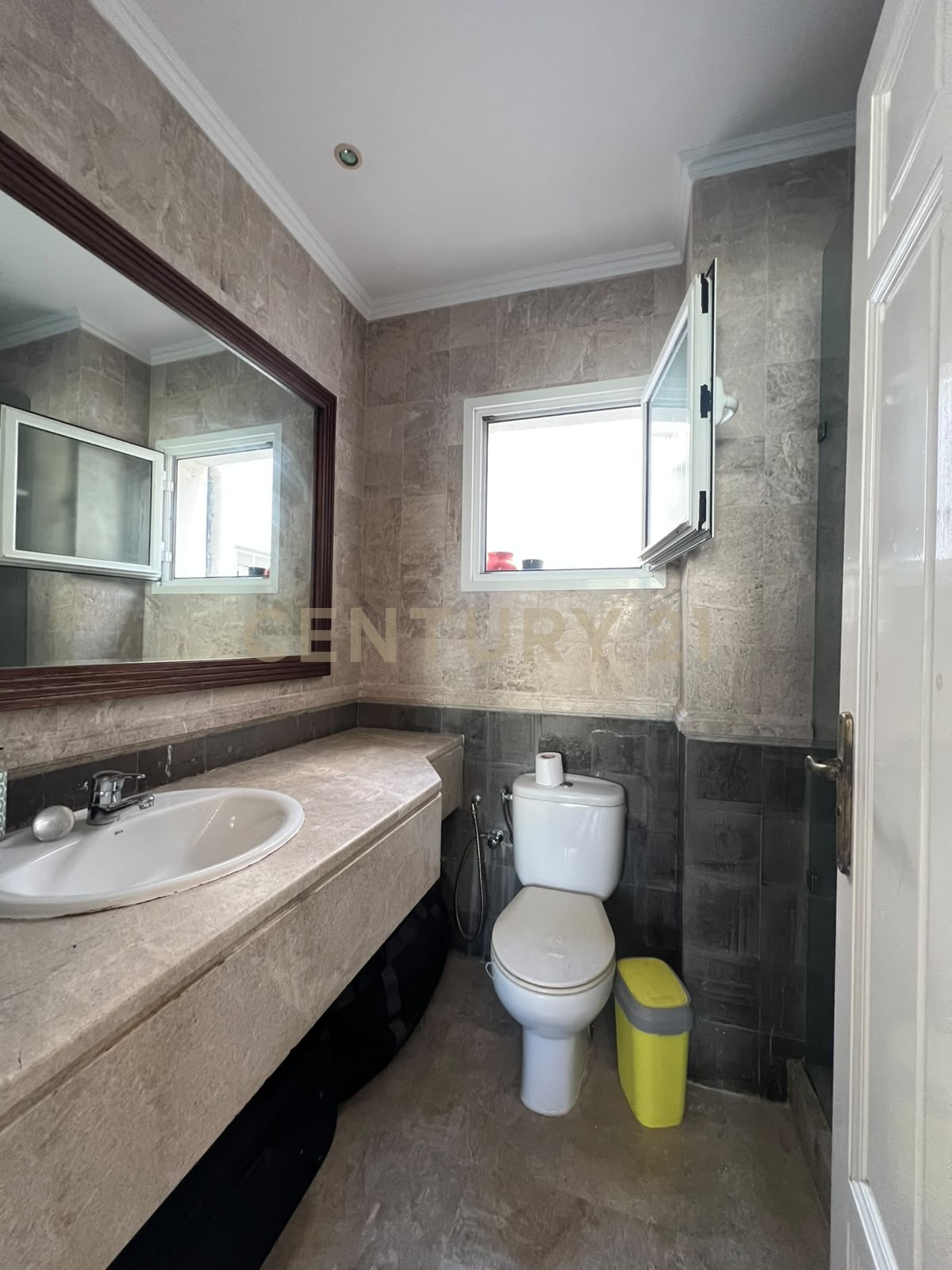 À LOUER – Duplex S+3 à la Marsa Stade
