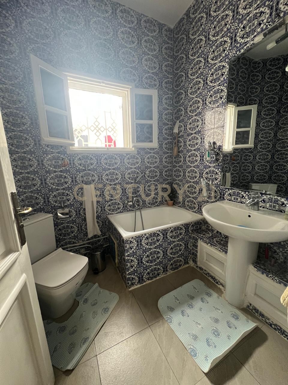 À vendre villa à Cite Ennasr