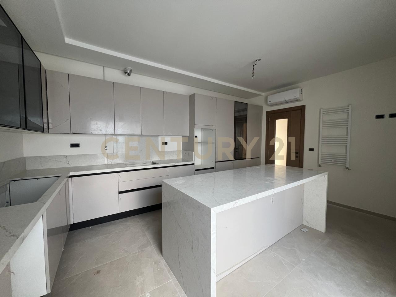 À vendre appartement S+3 Cite Ennasr 2