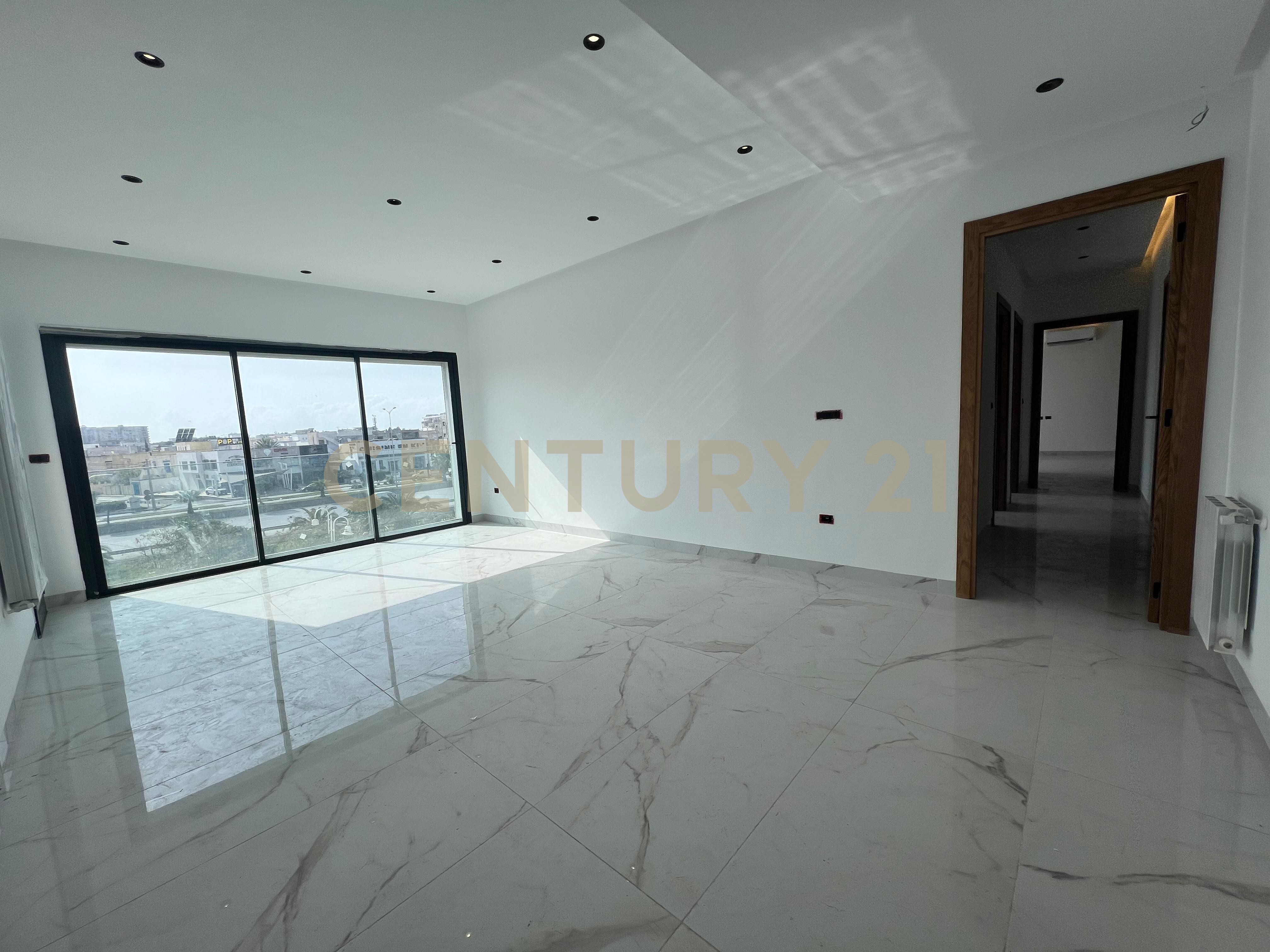 À vendre appartement S+3 Ain Zaghouan Nord