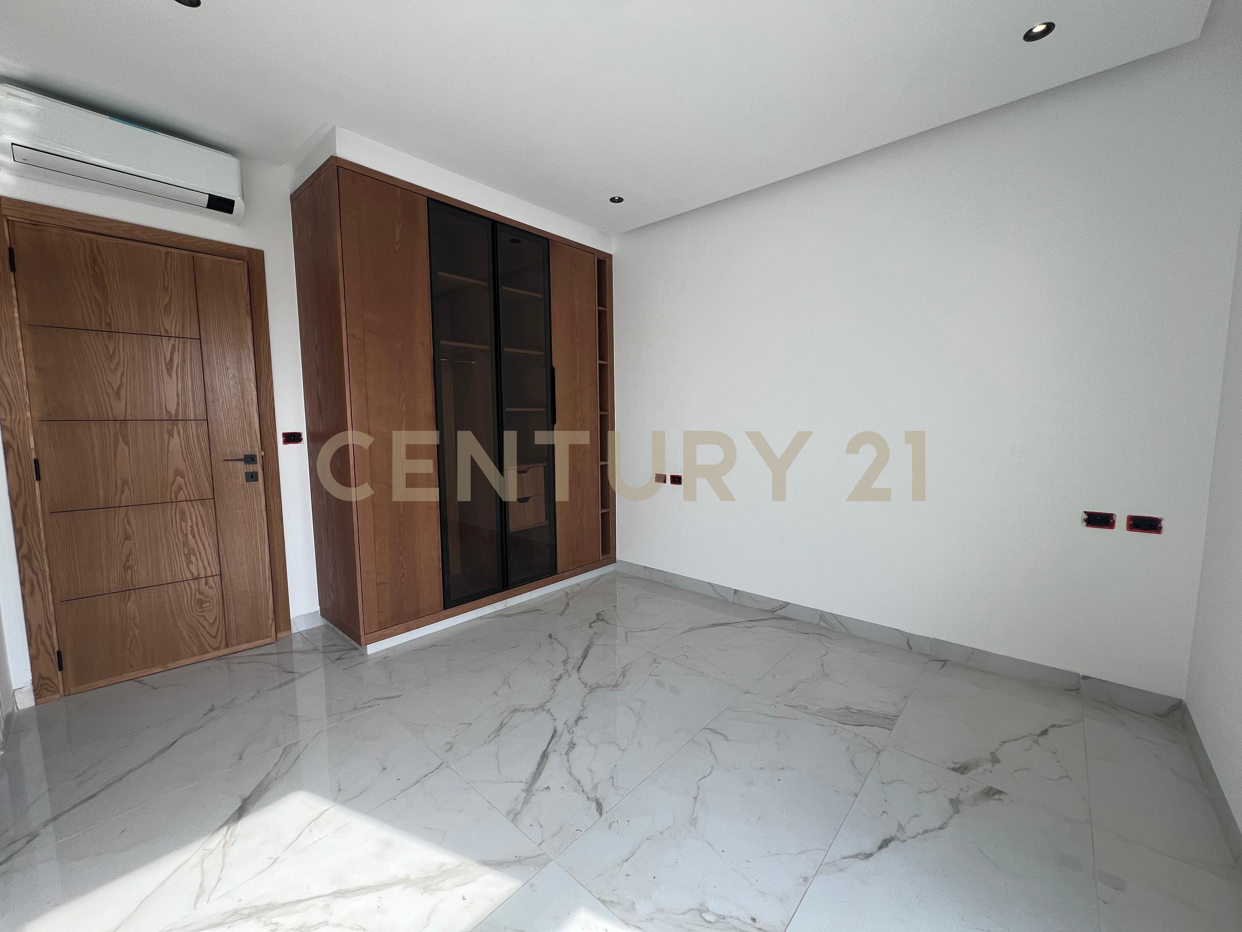 À vendre appartement S+3 Ain Zaghouan Nord