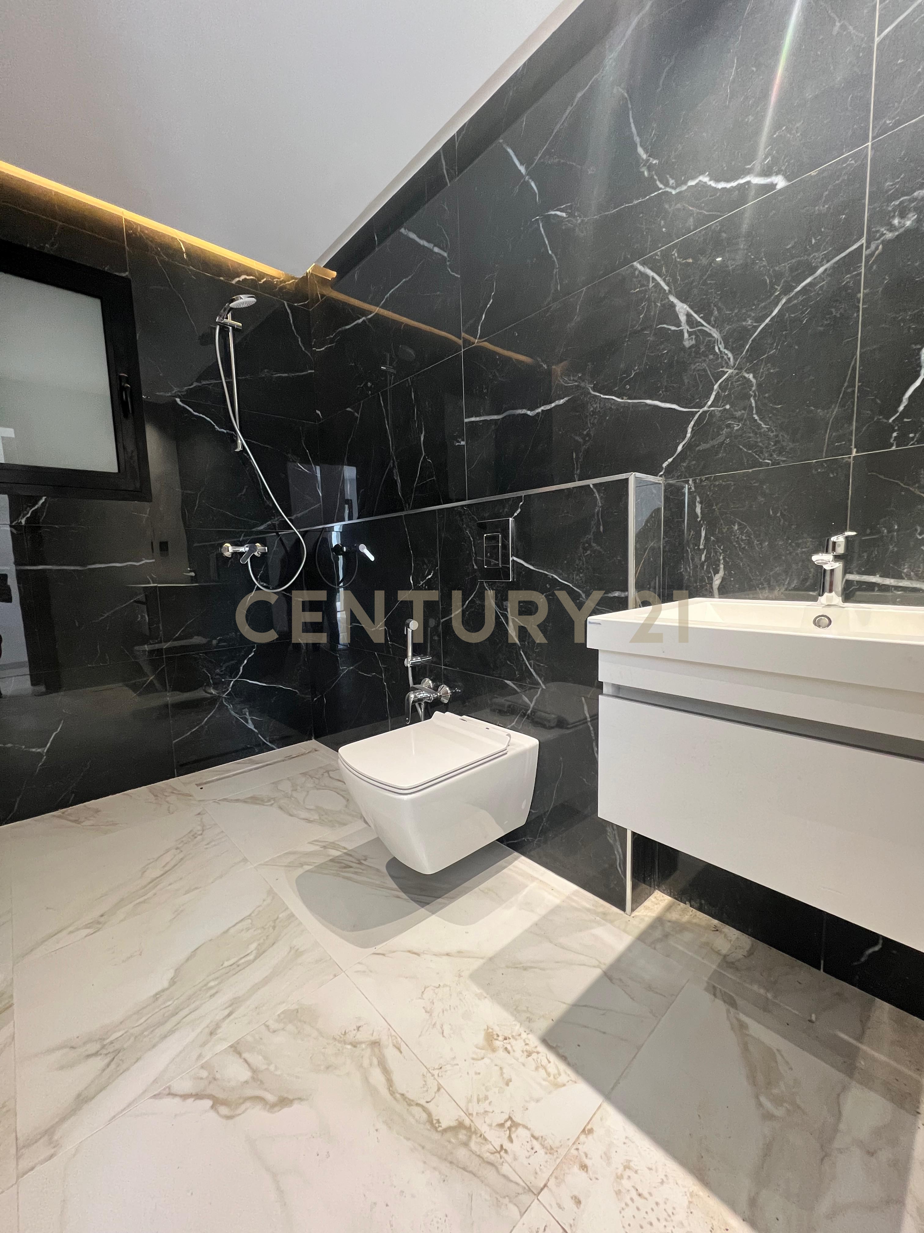 À vendre appartement S+3 Ain Zaghouan Nord
