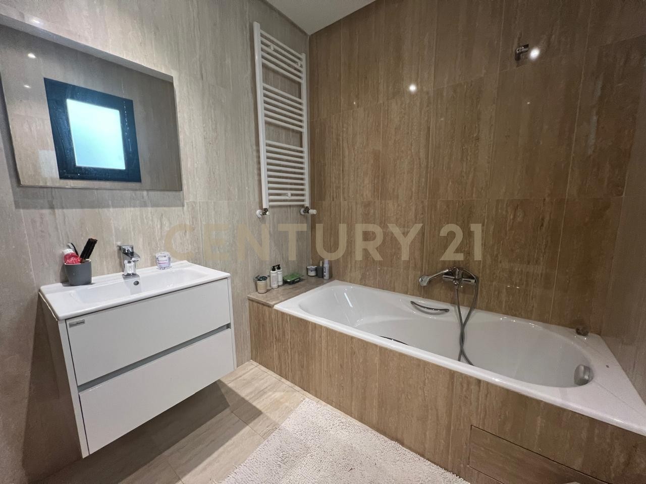À vendre appartement S+2 Cite Ennasr 2
