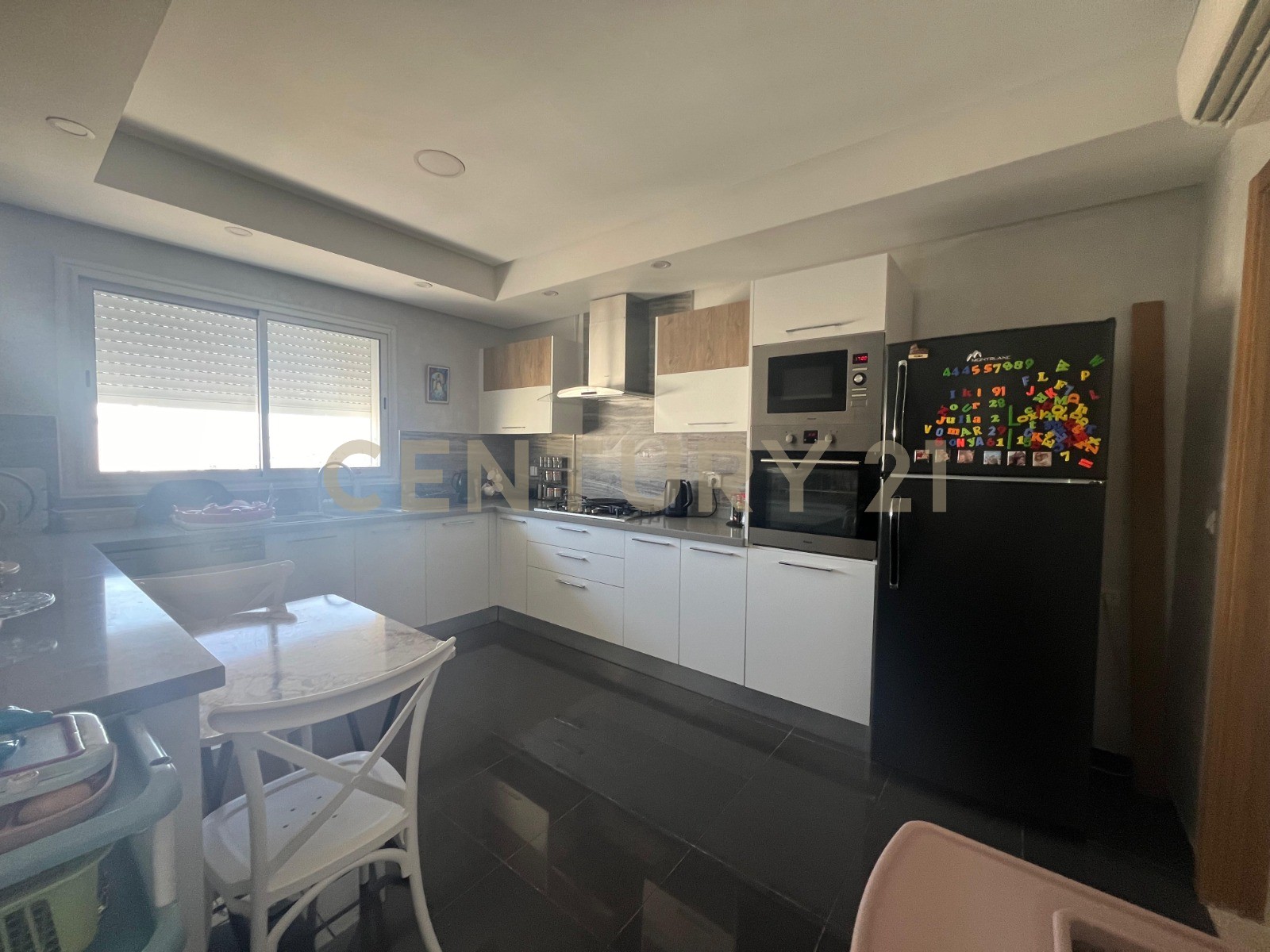 À vendre appartement S+3 Ain Zaghouan