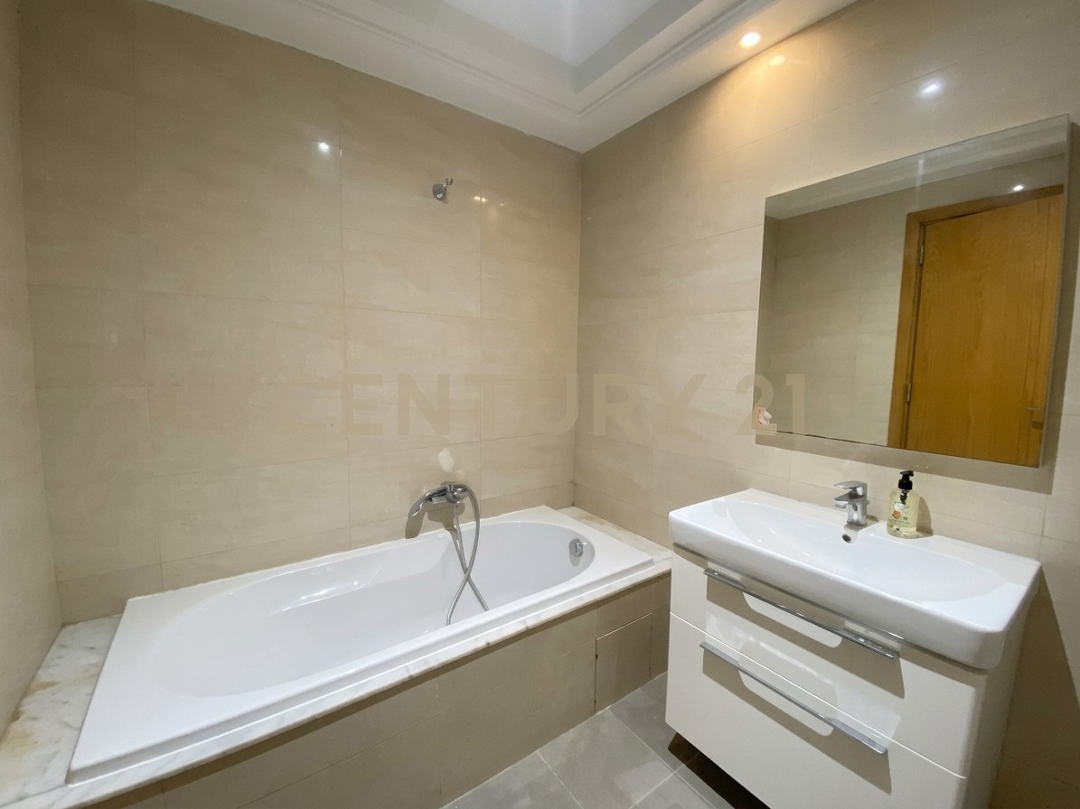 À vendre appartement S+3 Jardins de Carthage