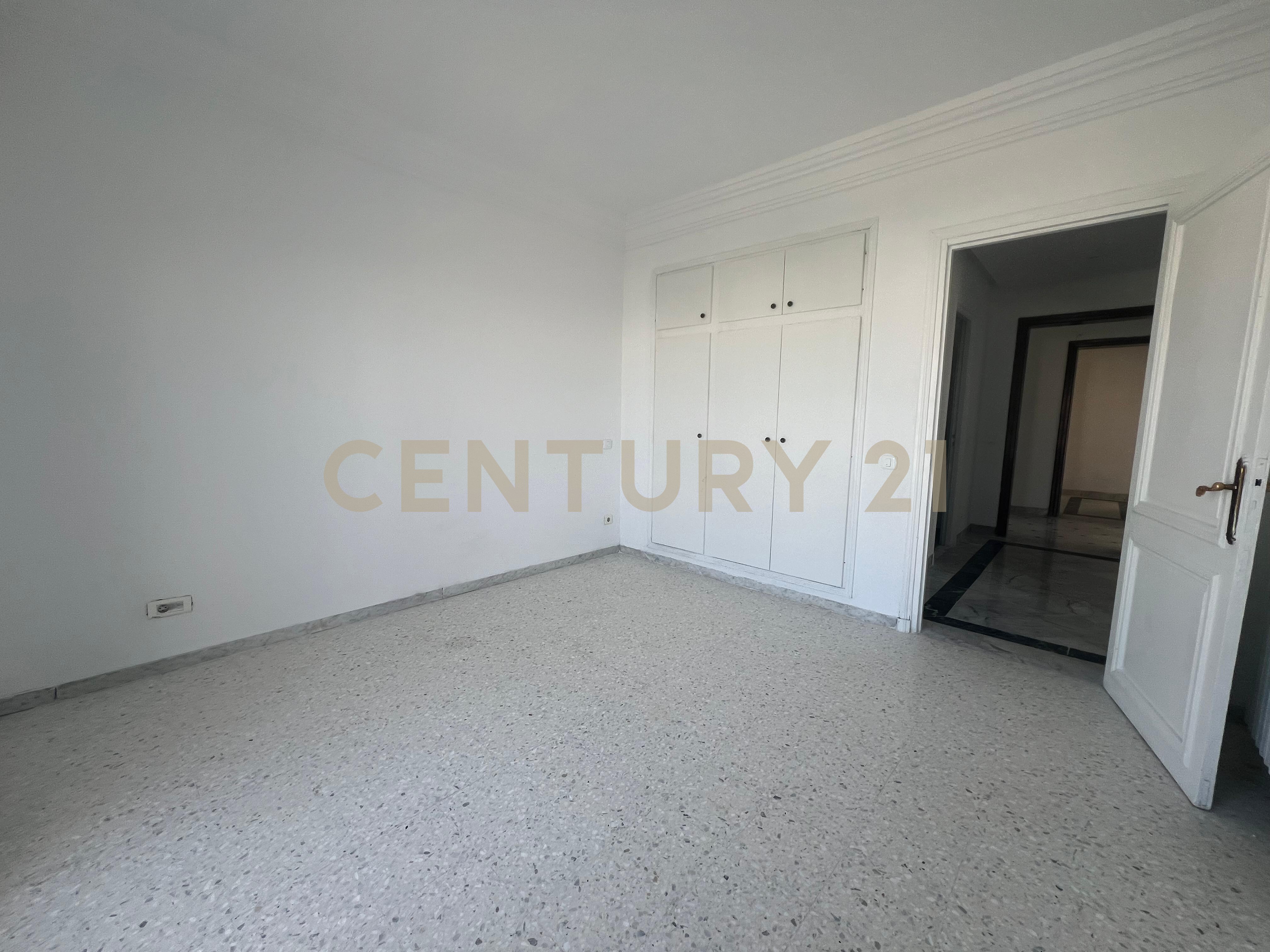 Appartement S+2 à vendre à Cite Ennasr 2 - 184 m² – photo 3 sur 9