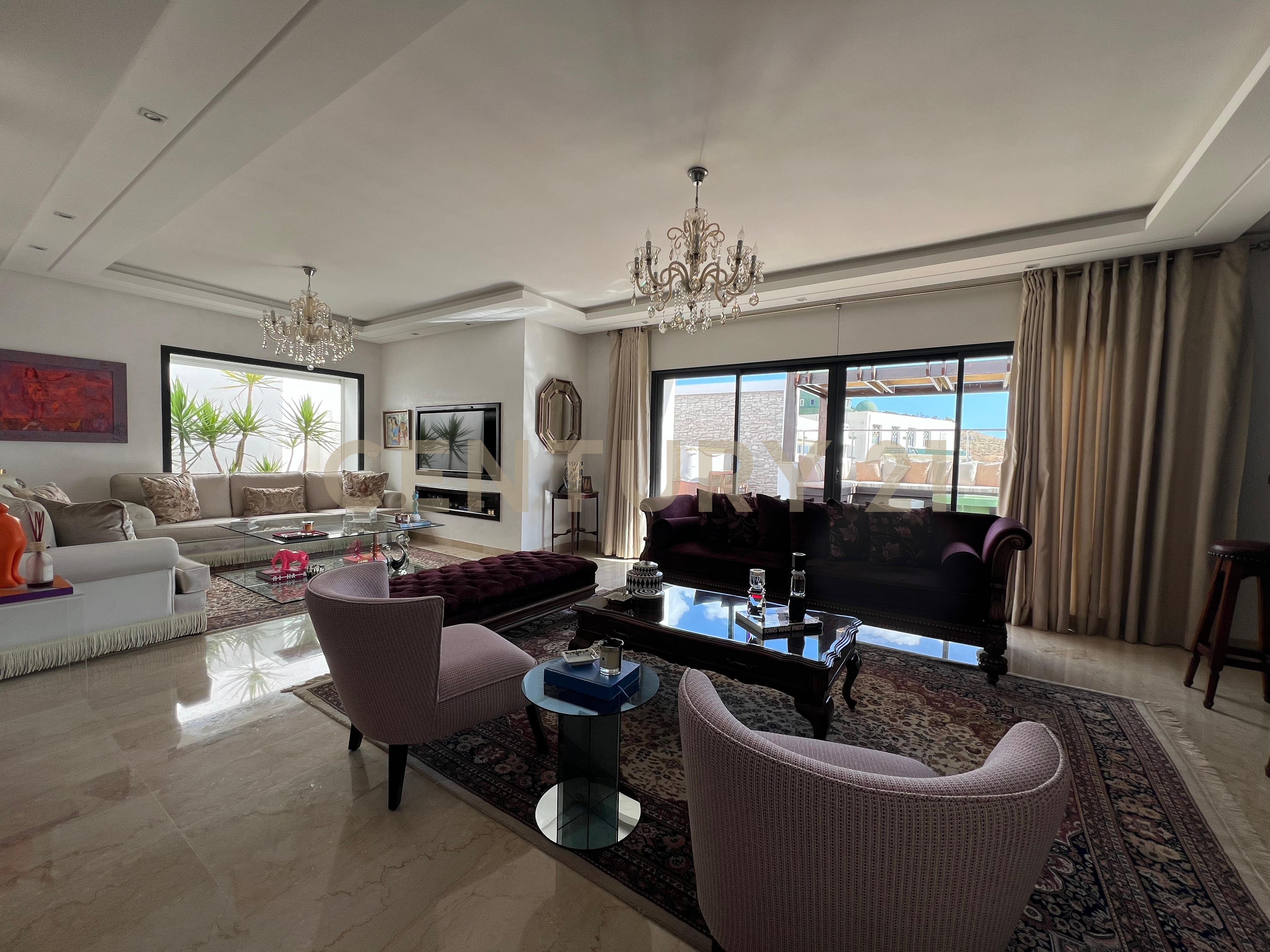 À louer appartement S+4 de 750m² à Cite Ennasr 2